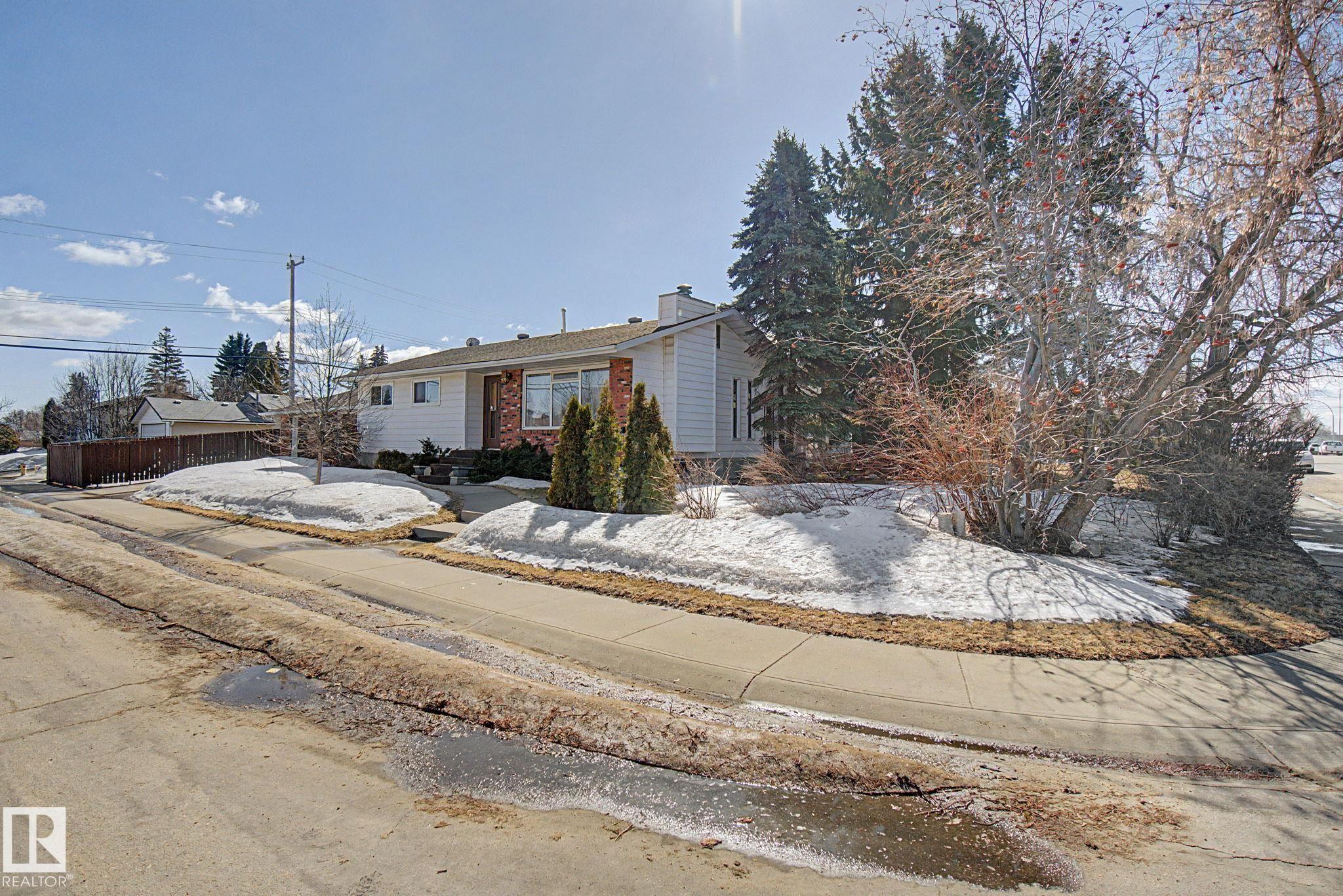 Fifth View of 6223 139 Avenue, York, Edmonton, Alberta, T5A 1G2