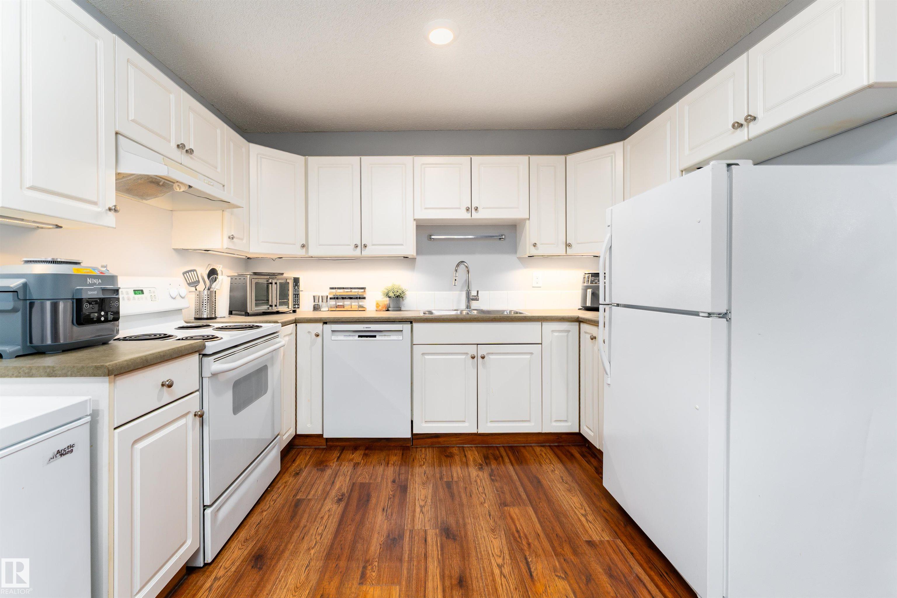 Third View of 26 10208 113 Street, Wîhkwêntôwin, Edmonton, Alberta, T5G 0W9