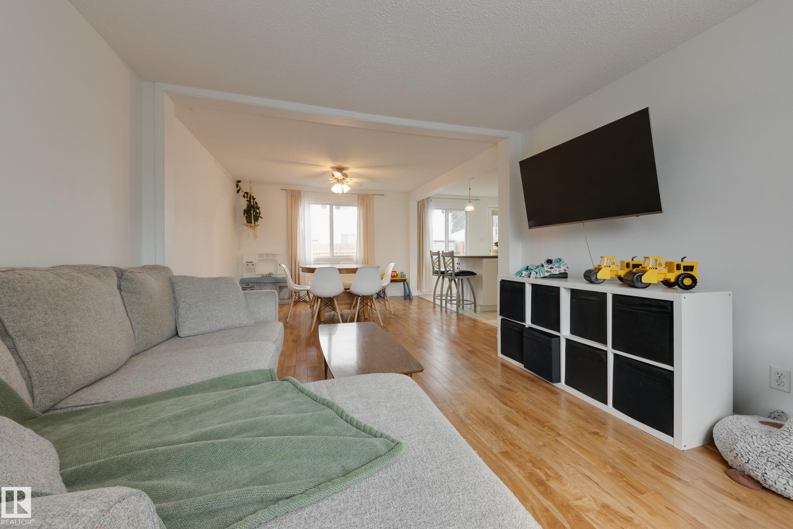 127 RIDGEWOOD Terrace, E4482844, Alberta,