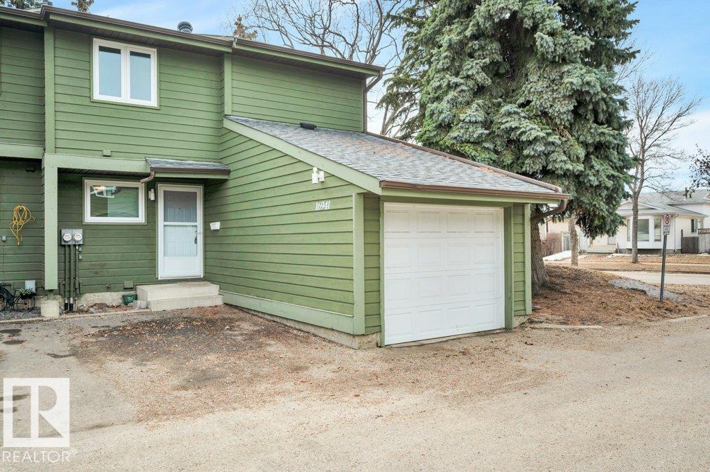 Second View of 16941 95 Street, Lago Lindo, Edmonton, Alberta, T5Z 1Z3
