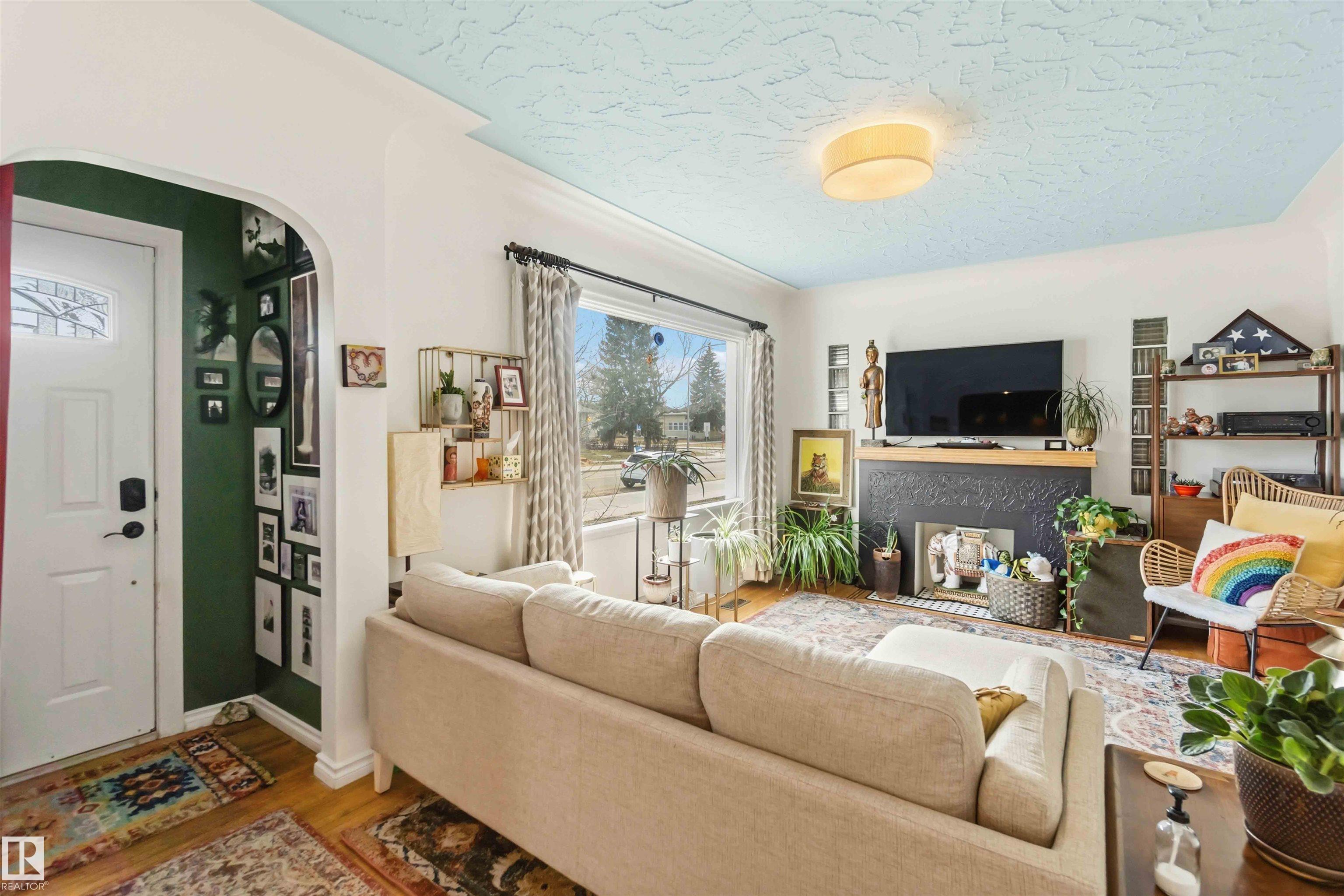 Second View of 6036 106 Street, Pleasantview (Edmonton), Edmonton, Alberta, T6H 2T7