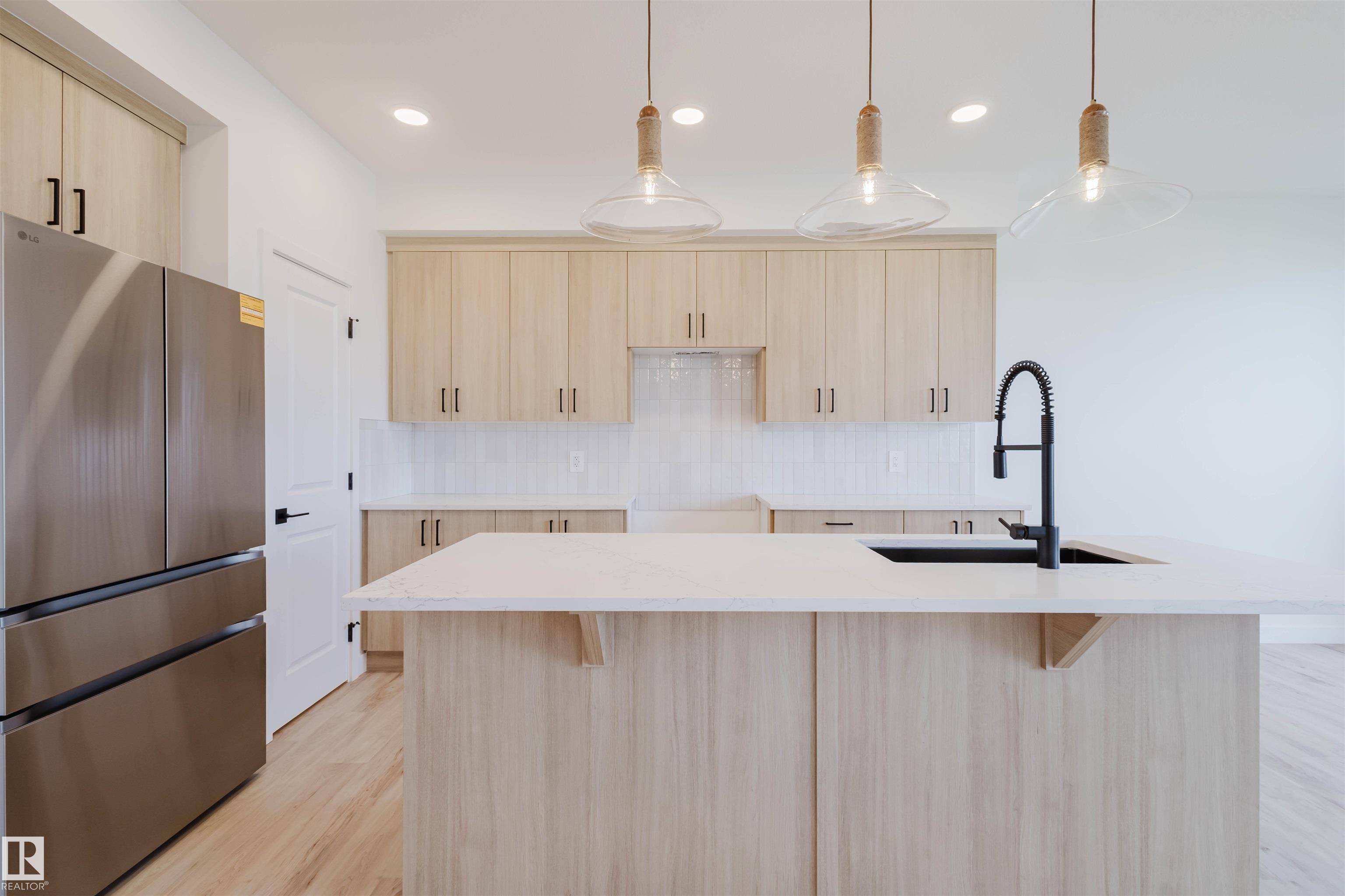 42 CHARTRES Close, E4483112, Alberta,