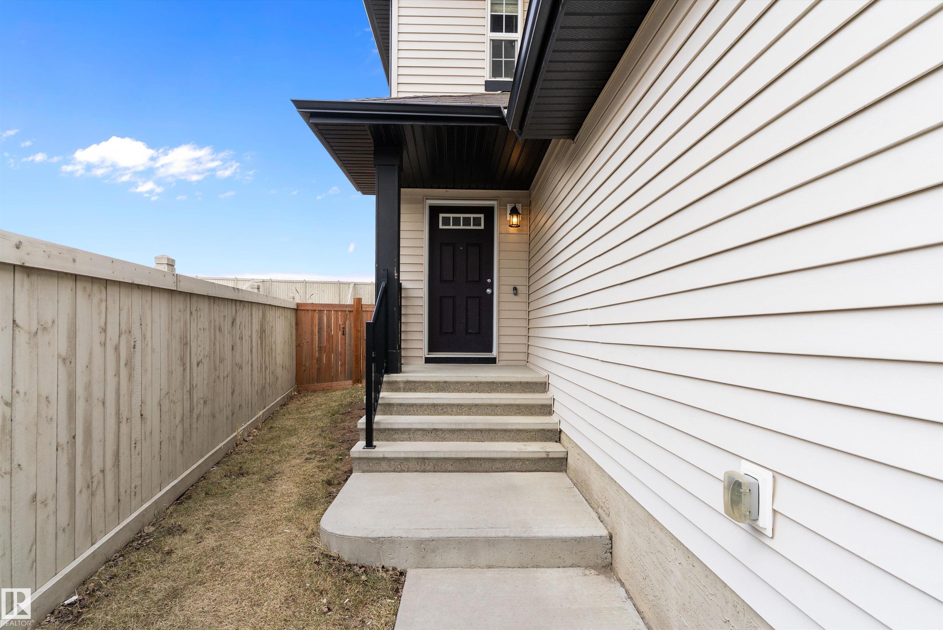 Fourth View of Maple Crest, Edmonton, Alberta, T6T 1A4