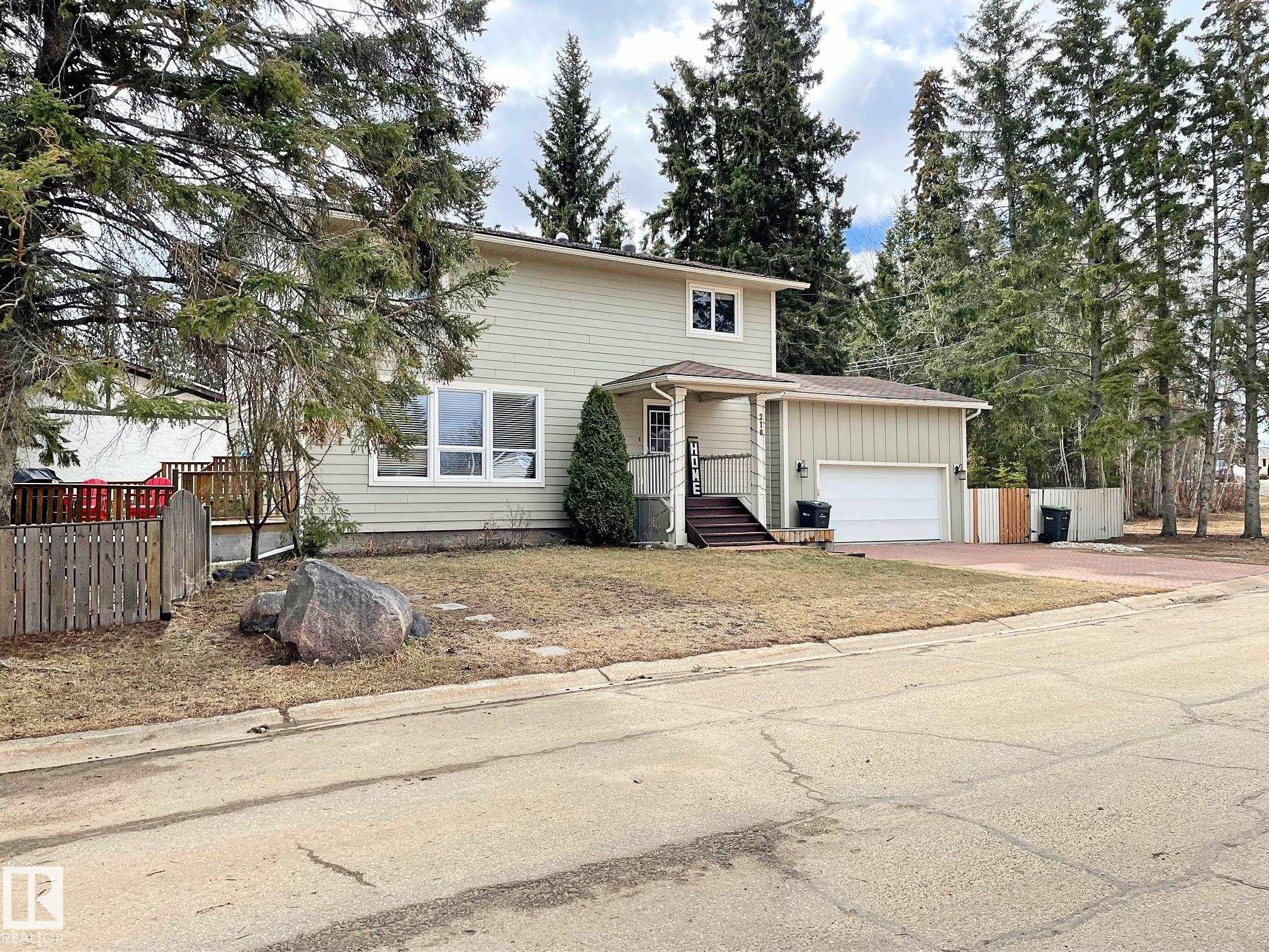 218 PINE Avenue, E4483595, Alberta,