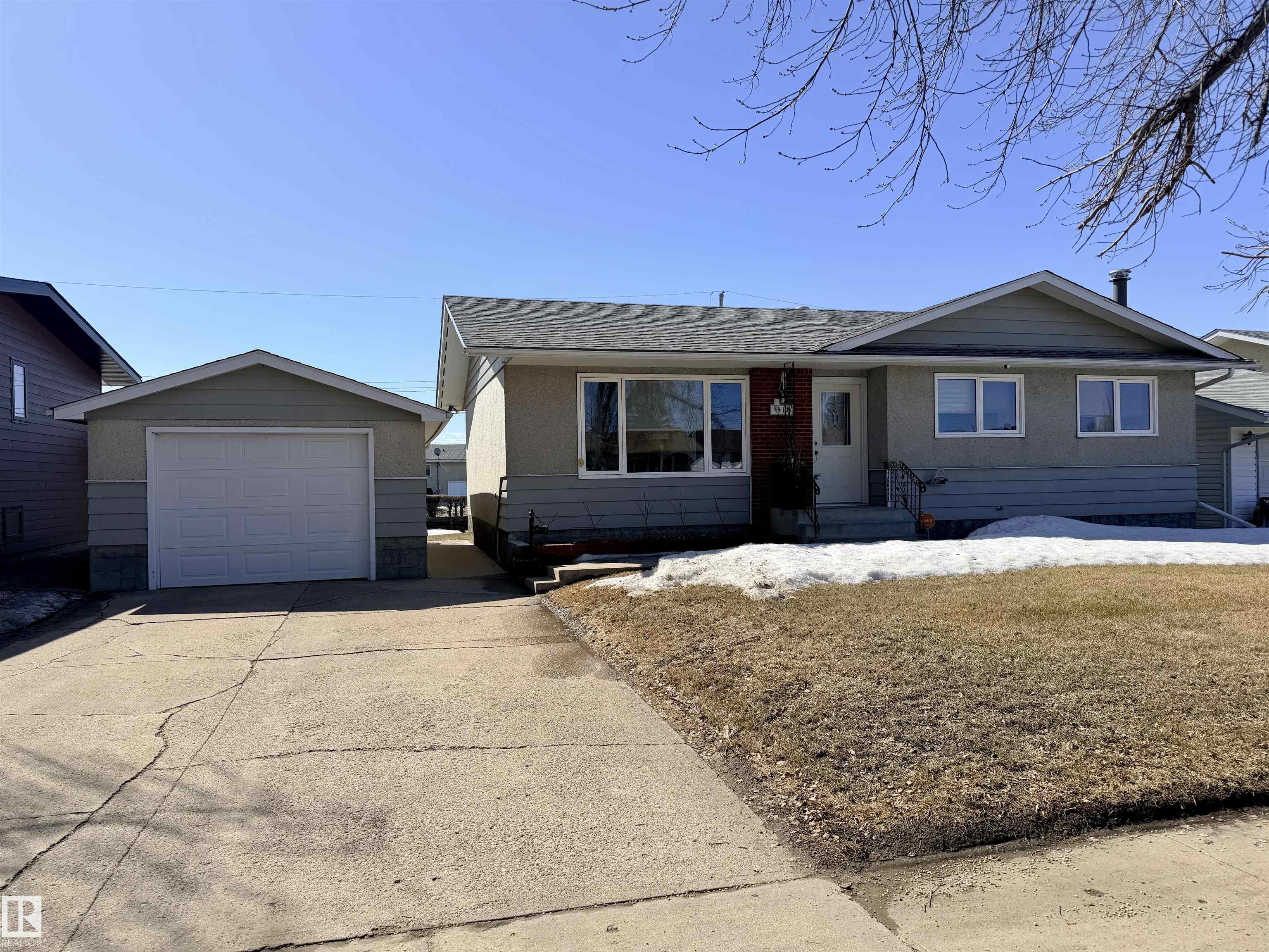 4417 48 Avenue, E4484003, Alberta,