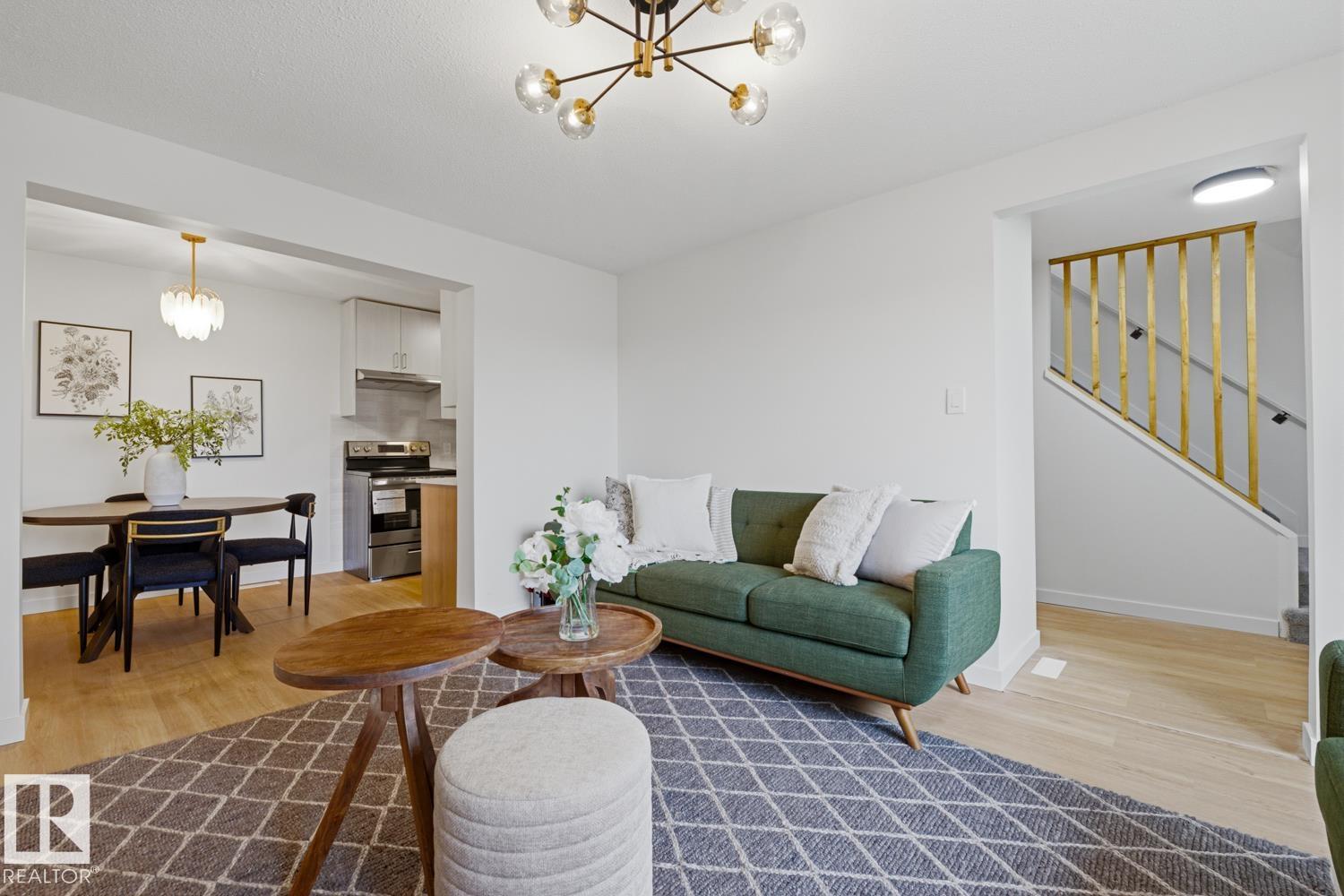 Second View of 7D CALLINGWOOD Court, Callingwood North, Edmonton, Alberta, T5T 0H5