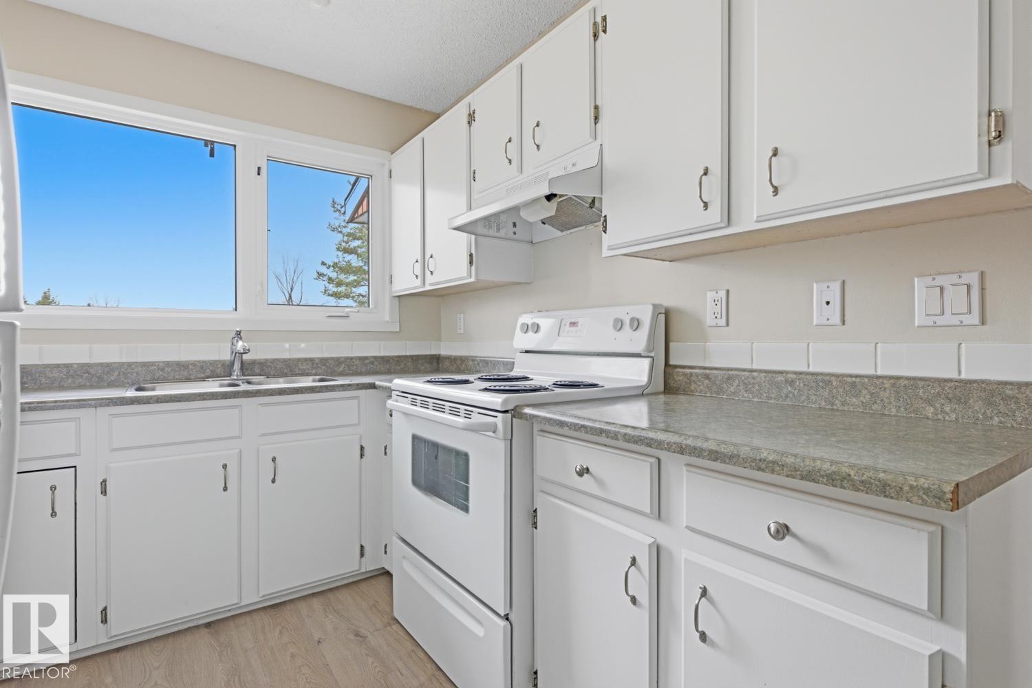 Fifth View of 10640 BEAUMARIS Road, Lorelei, Edmonton, Alberta, T5X 3N4