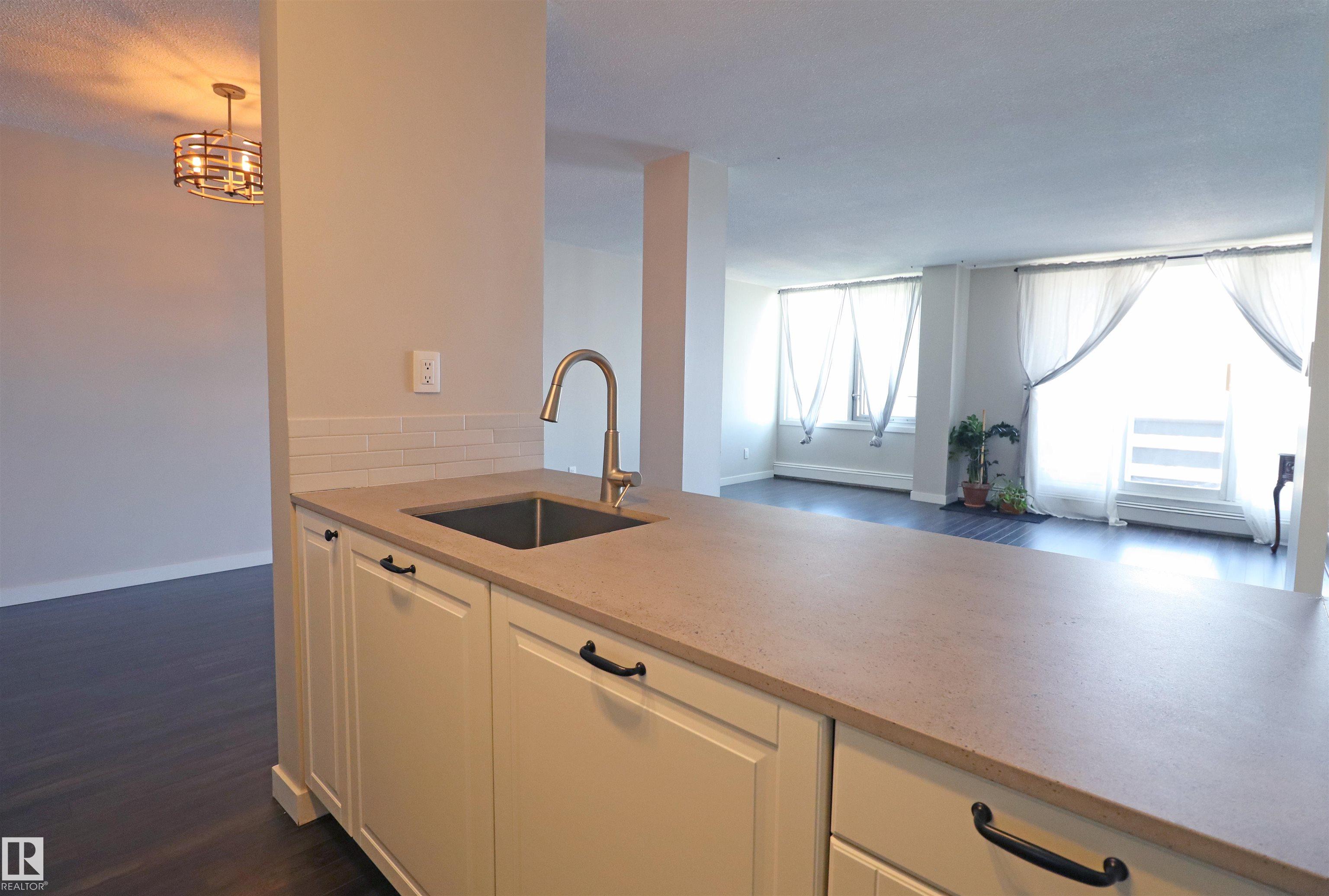 Third View of 901 10160 116 Street, Wîhkwêntôwin, Edmonton, Alberta, T5K 1V9