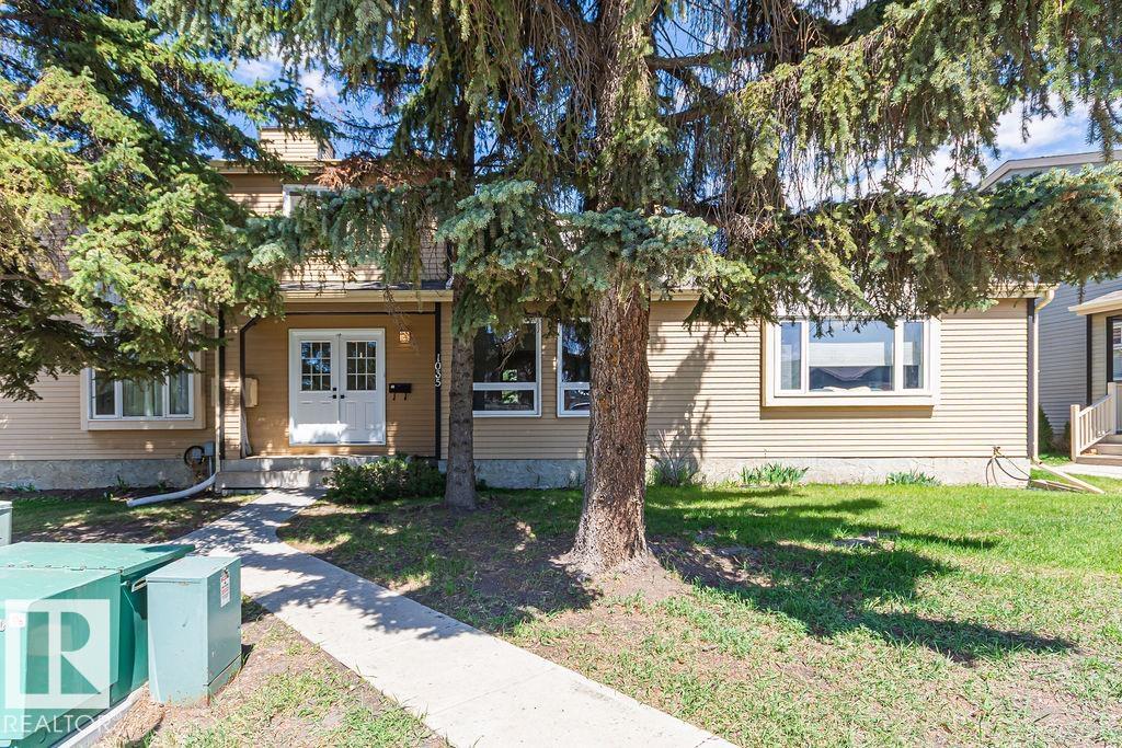 1035 VILLAGE Drive, E4487748, Alberta,