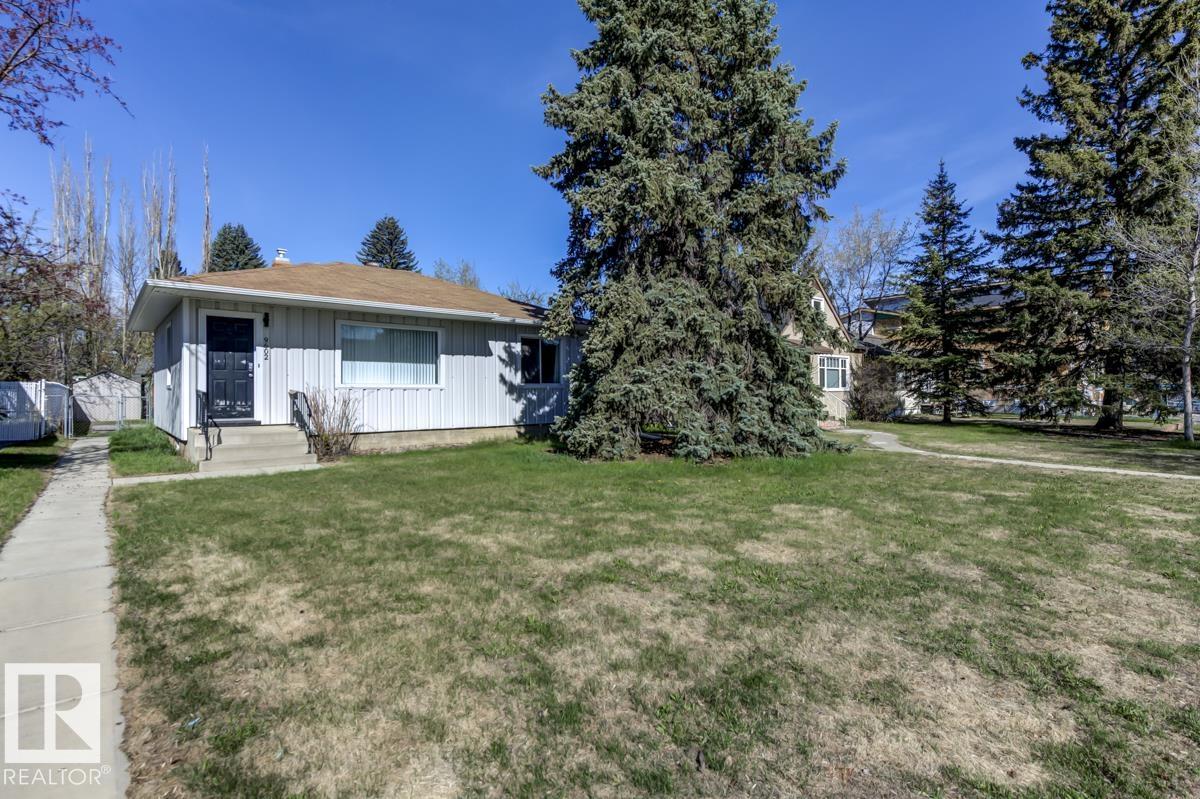 Second View of 9602 90 Street, Strathearn, Edmonton, Alberta, T6C 3M5
