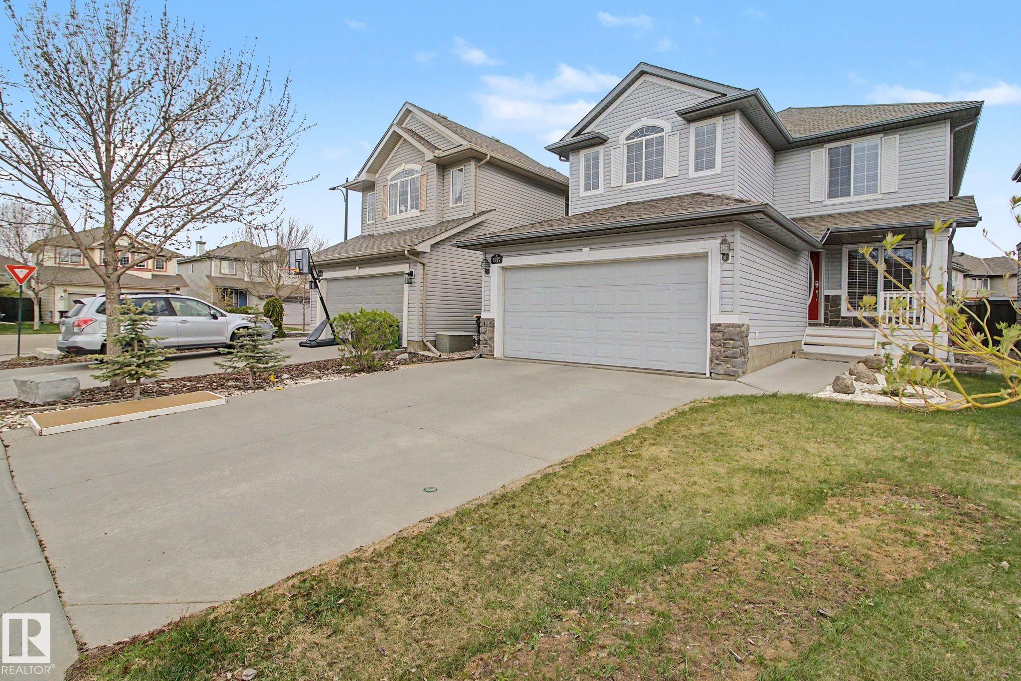 1922 ROBERTSON Crescent, E4488202, Alberta,