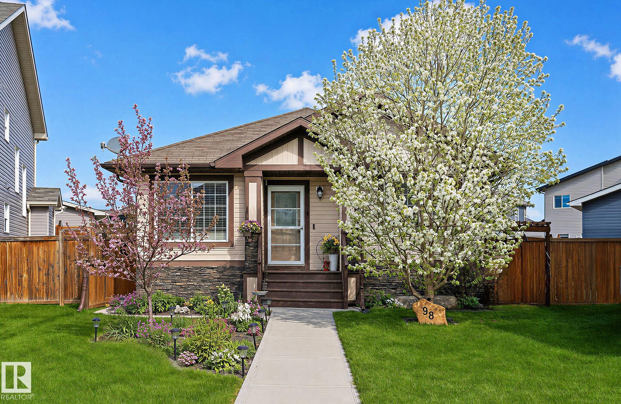98 HEWITT Circle, E4488267, Alberta,