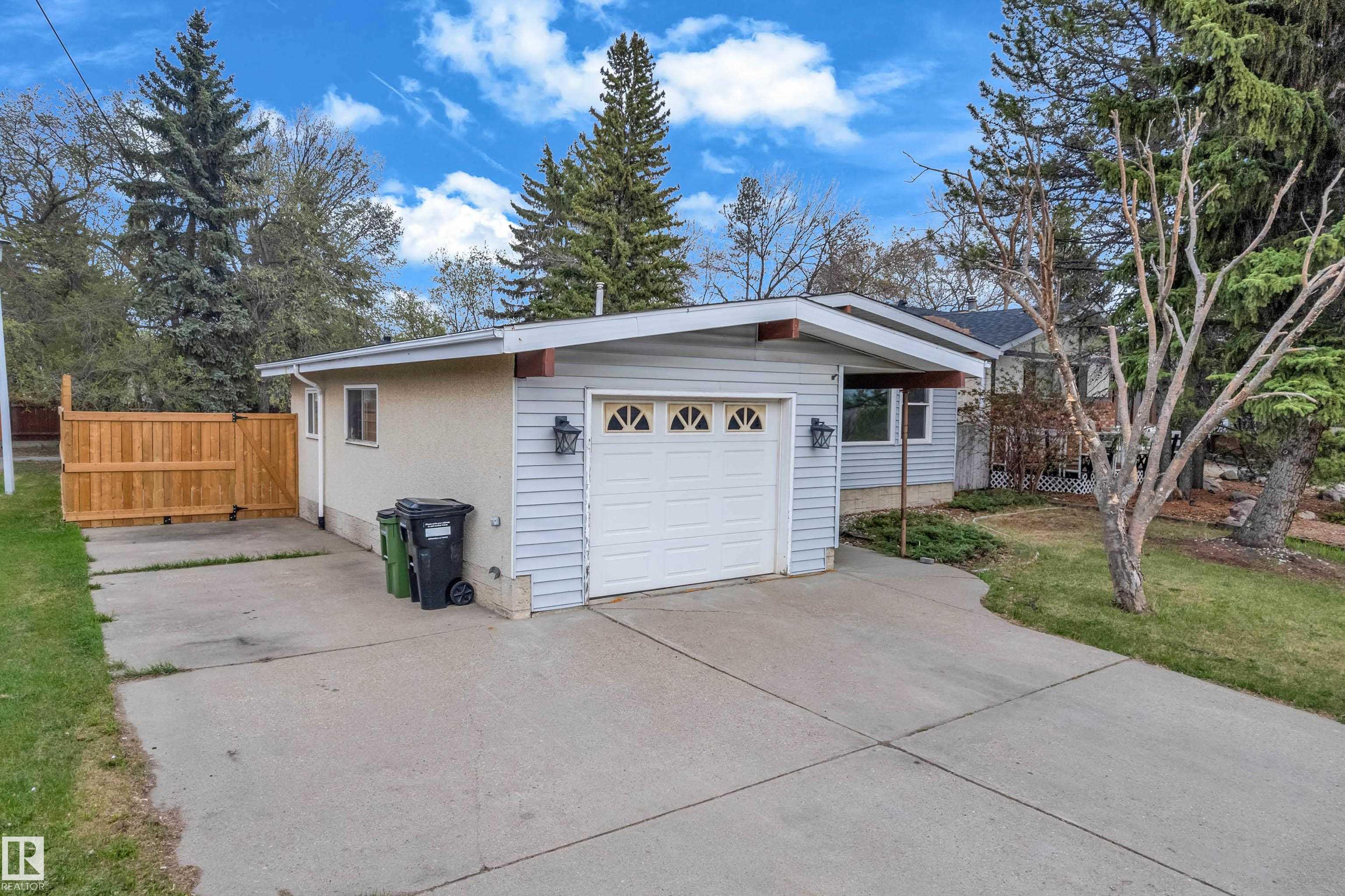 Second View of 2119 85 Street, Satoo, Edmonton, Alberta, T6K 2G1