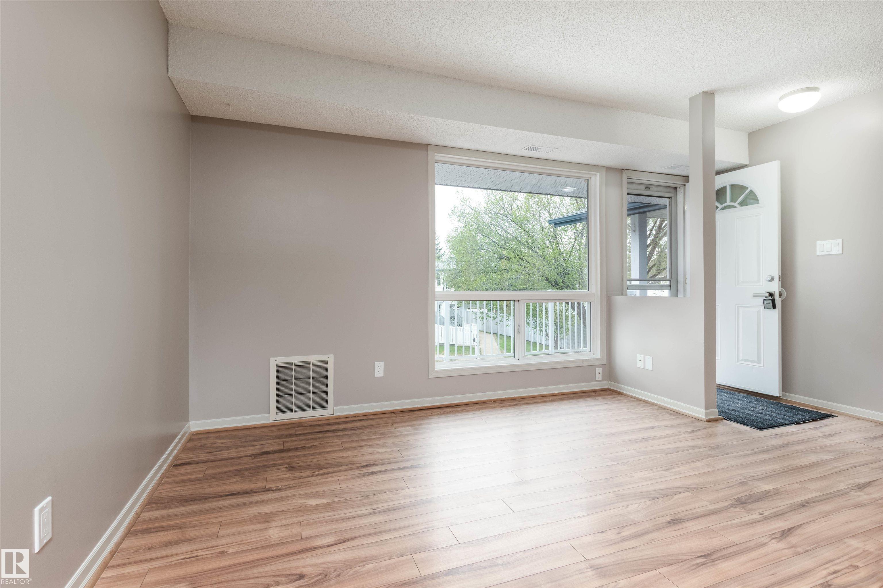 Fifth View of 23 14620 26 Street, Fraser, Edmonton, Alberta, T5Y 2J9