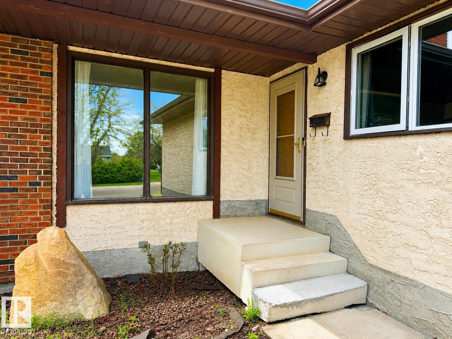 Fourth View of 1731 51 Street, Meyokumin, Edmonton, Alberta, T6L 1K1