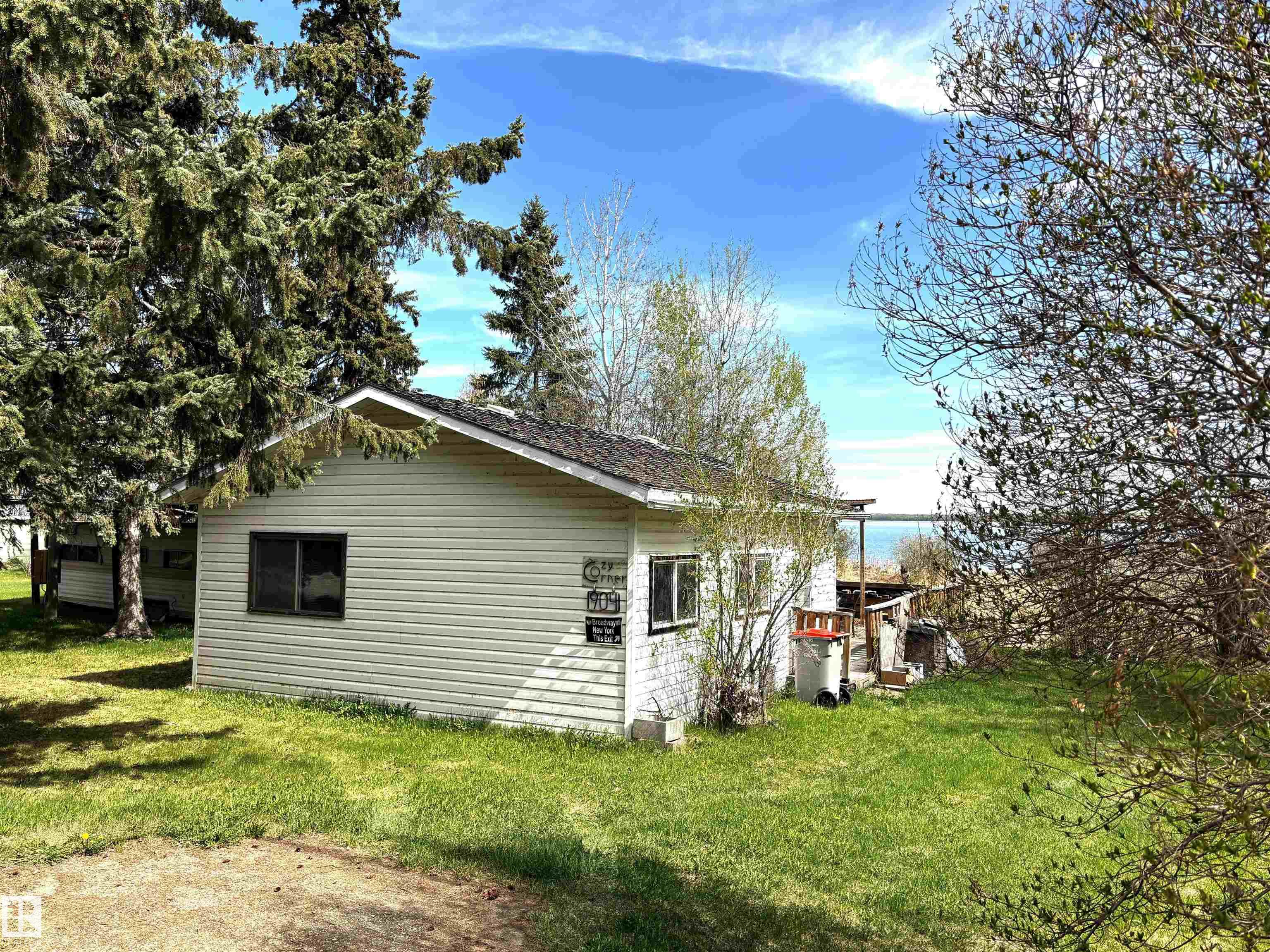 904 LAKESHORE DR.,  BUCK LAKE, E4490057, Alberta,
