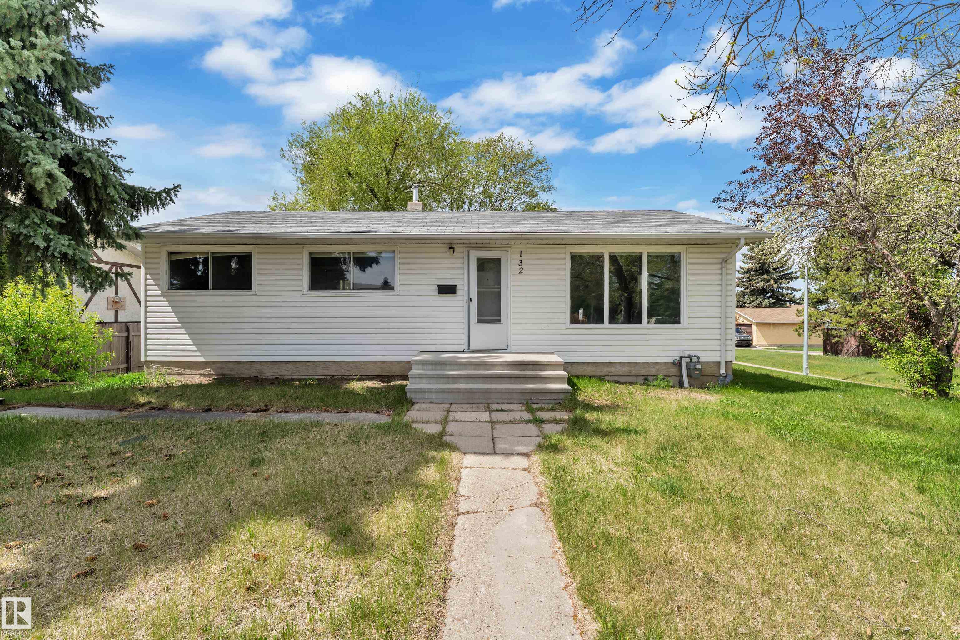 132 WOODVALE Road W, E4490237, Alberta,