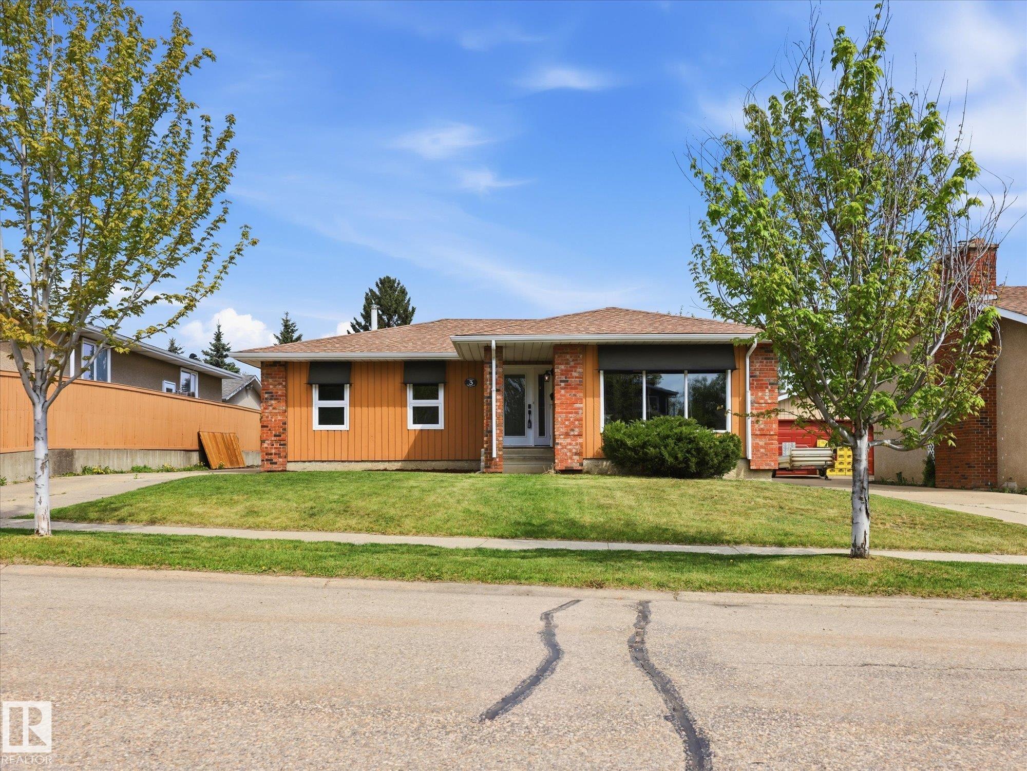 3 FAIRFAX Crescent, E4490466, Alberta,