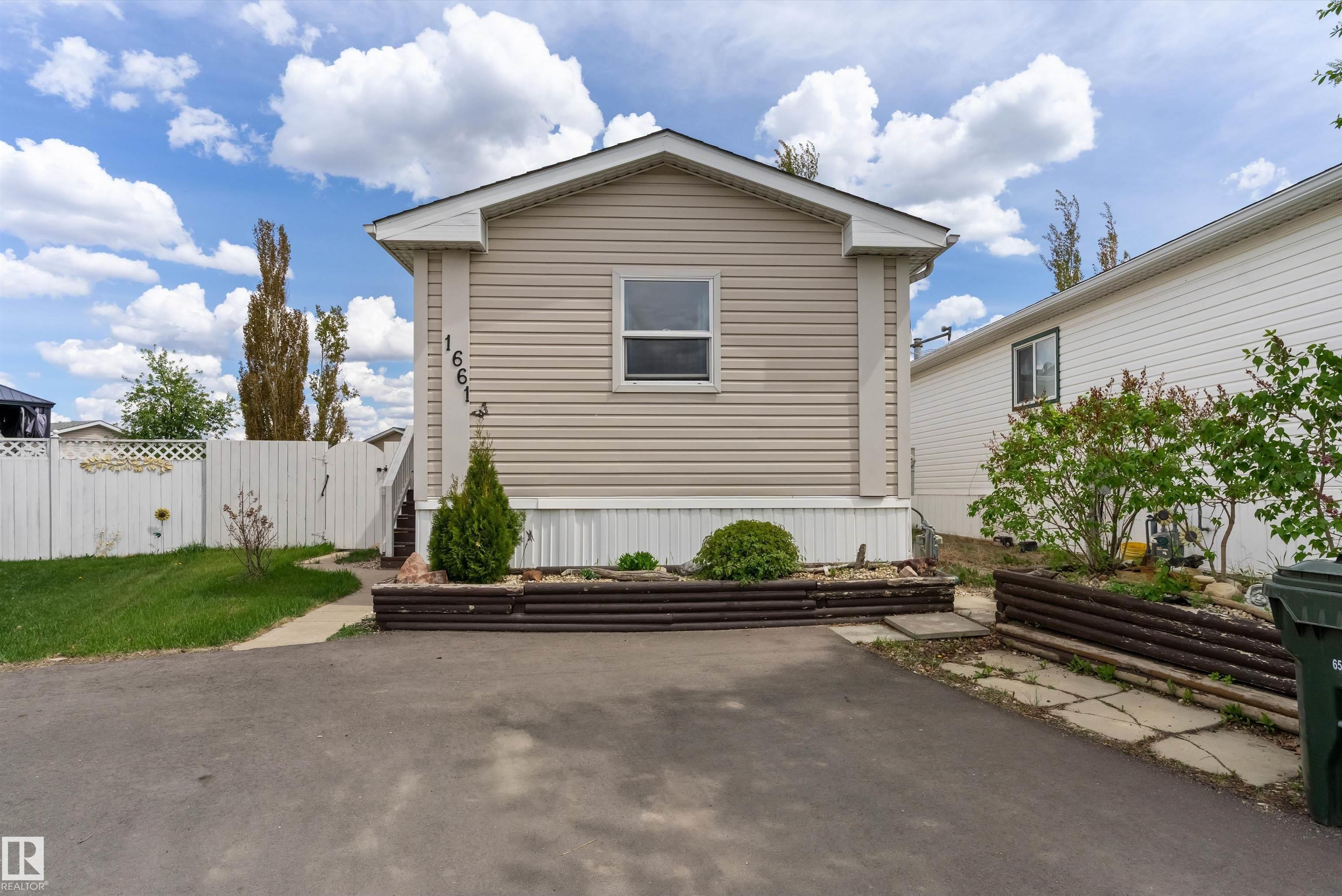 1661 Jubilee Crescent, E4490498, Alberta,