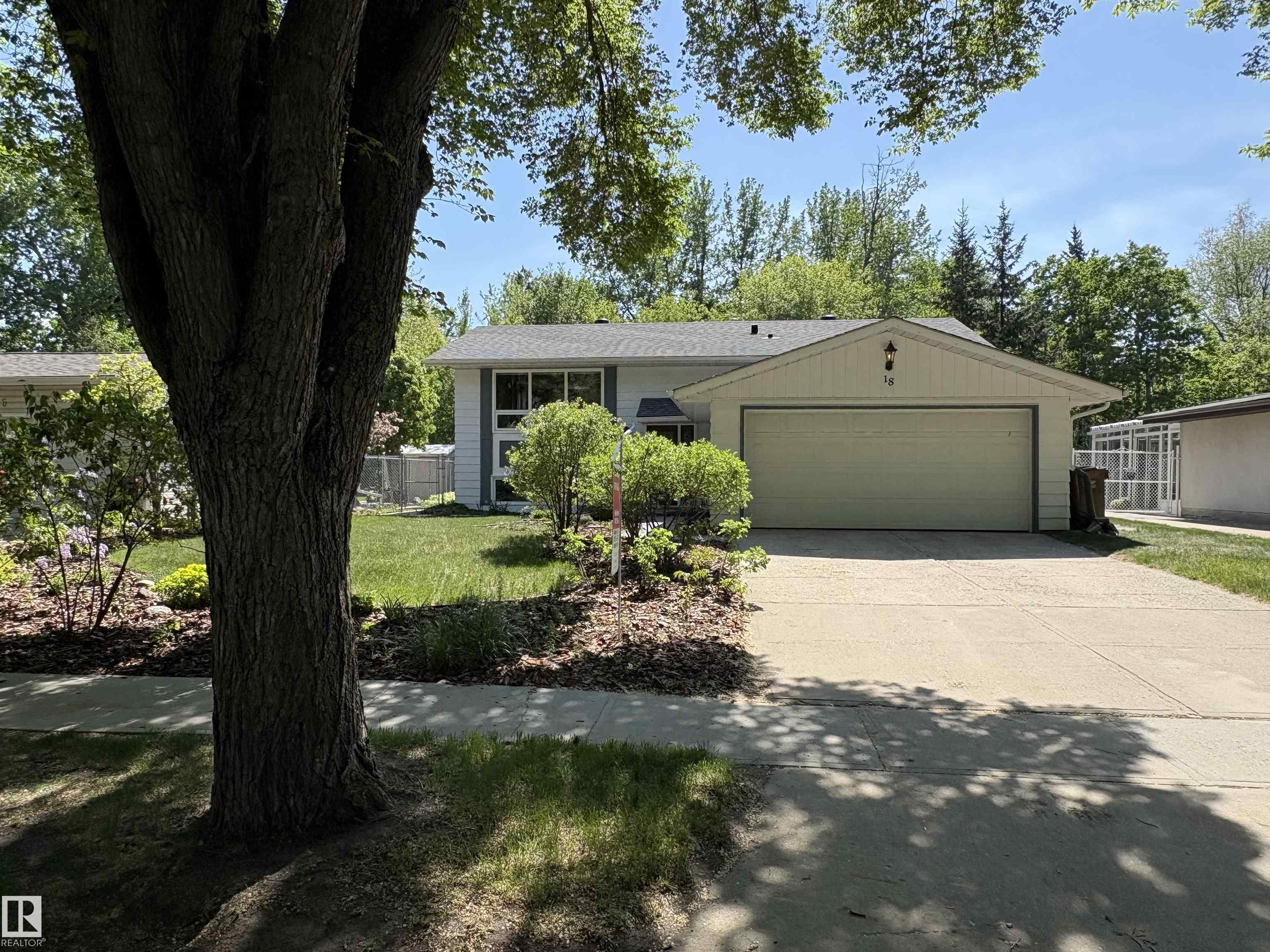 18 FLINT Crescent, E4490594, Alberta,