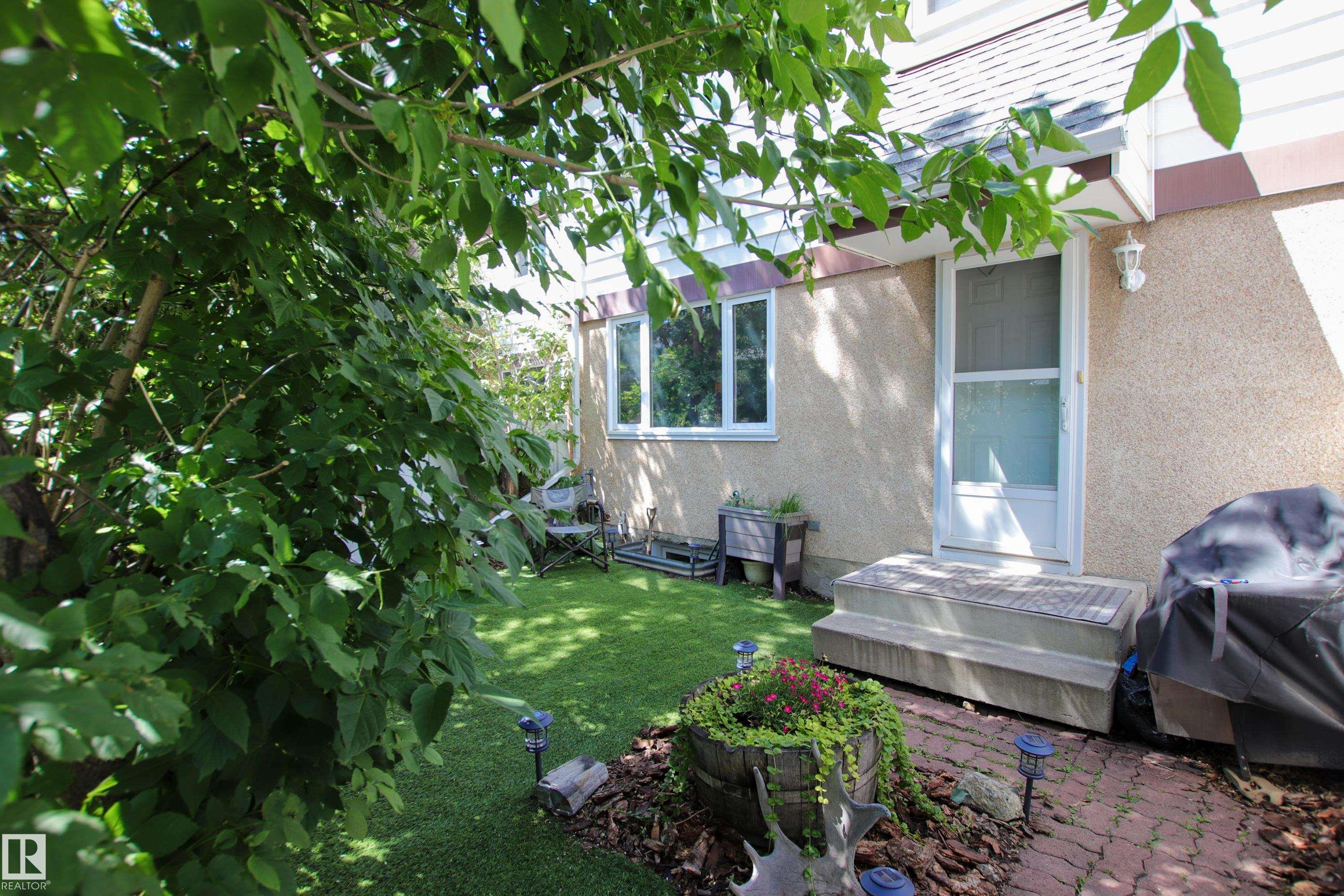 10D TWIN Terrace, E4490629, Alberta,