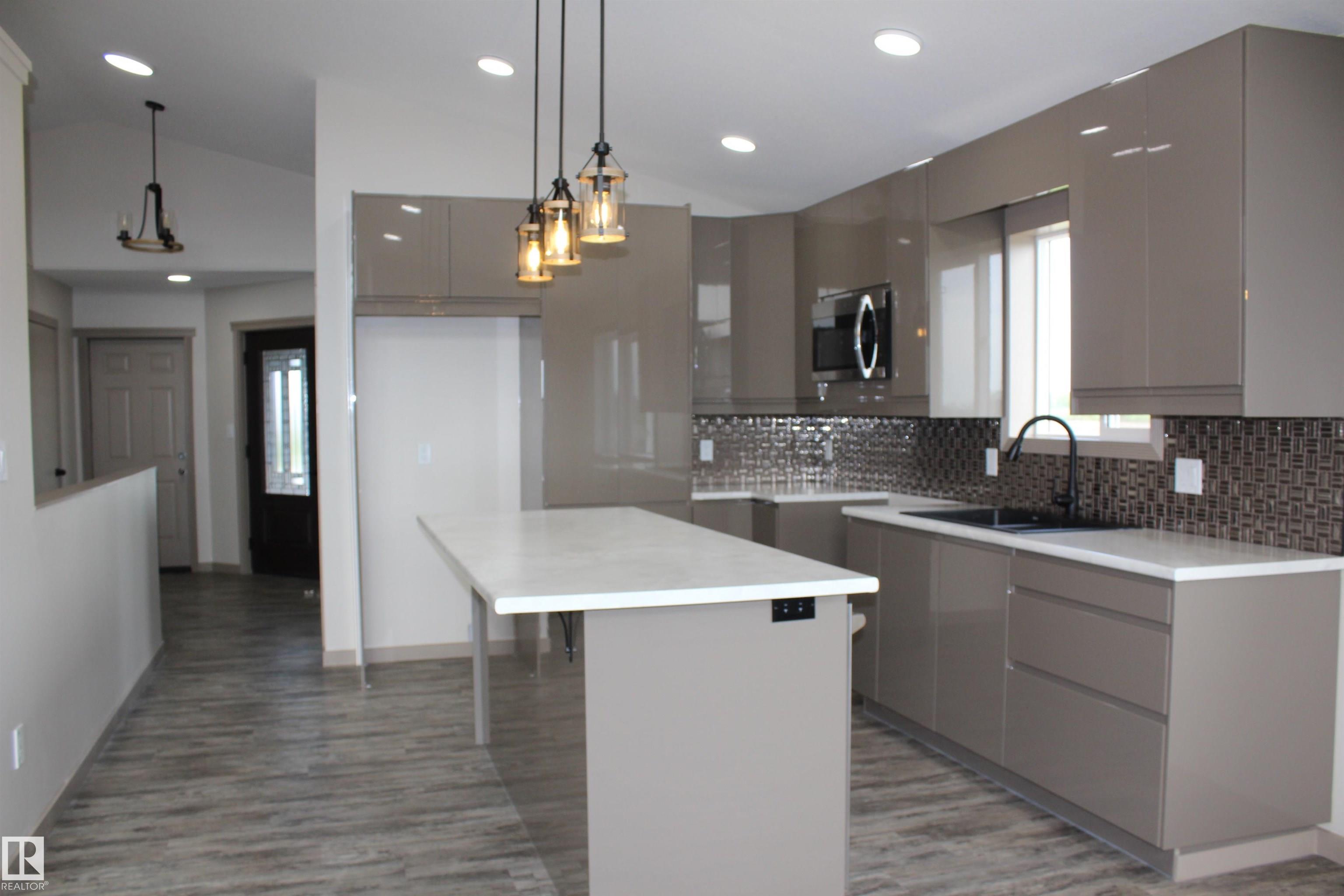 Fourth View of 1 Whitetail Way, Mundare, Mundare, Alberta, T0B 3H0