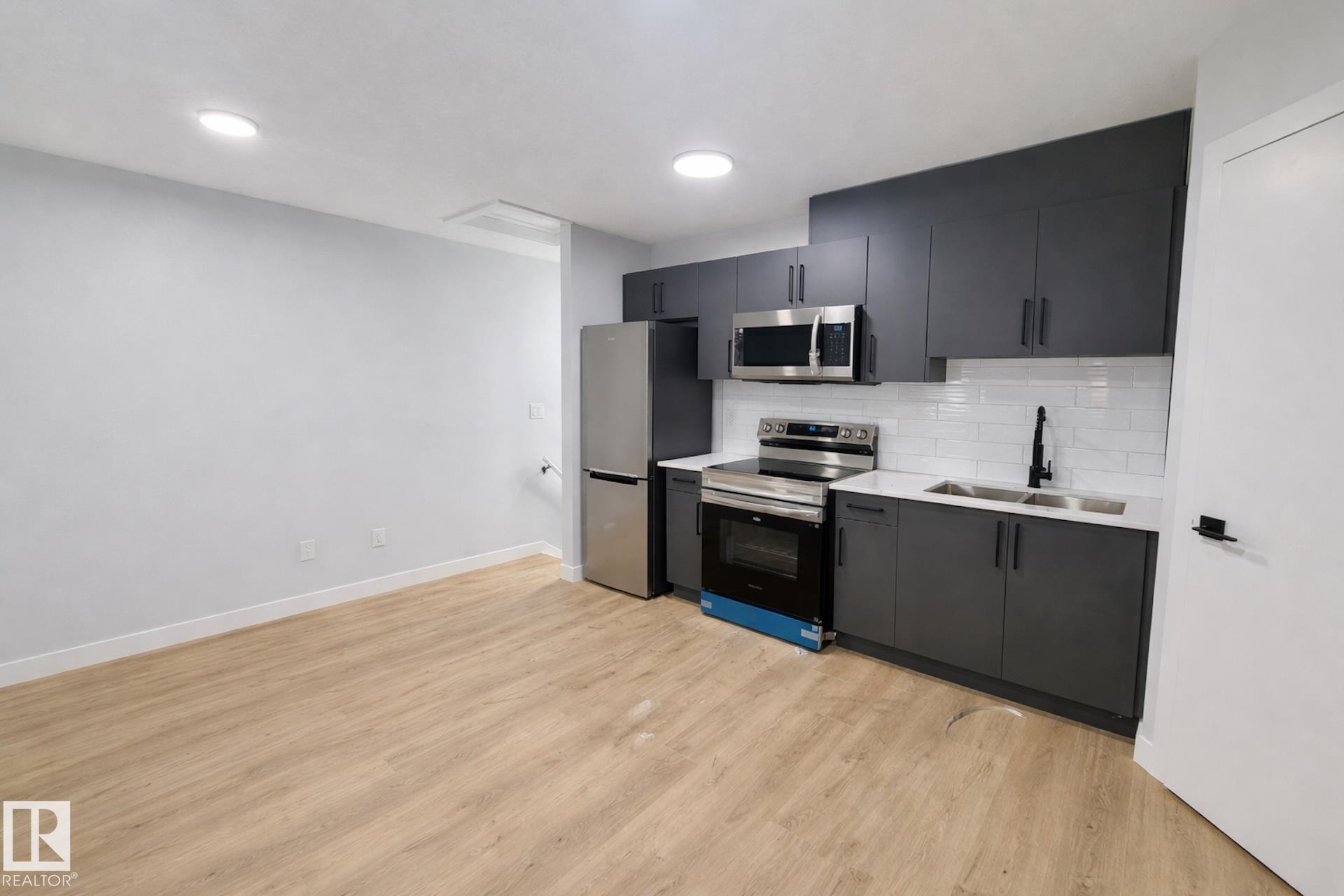 GARAGE 137 29 Street SW, E4491137, Alberta,