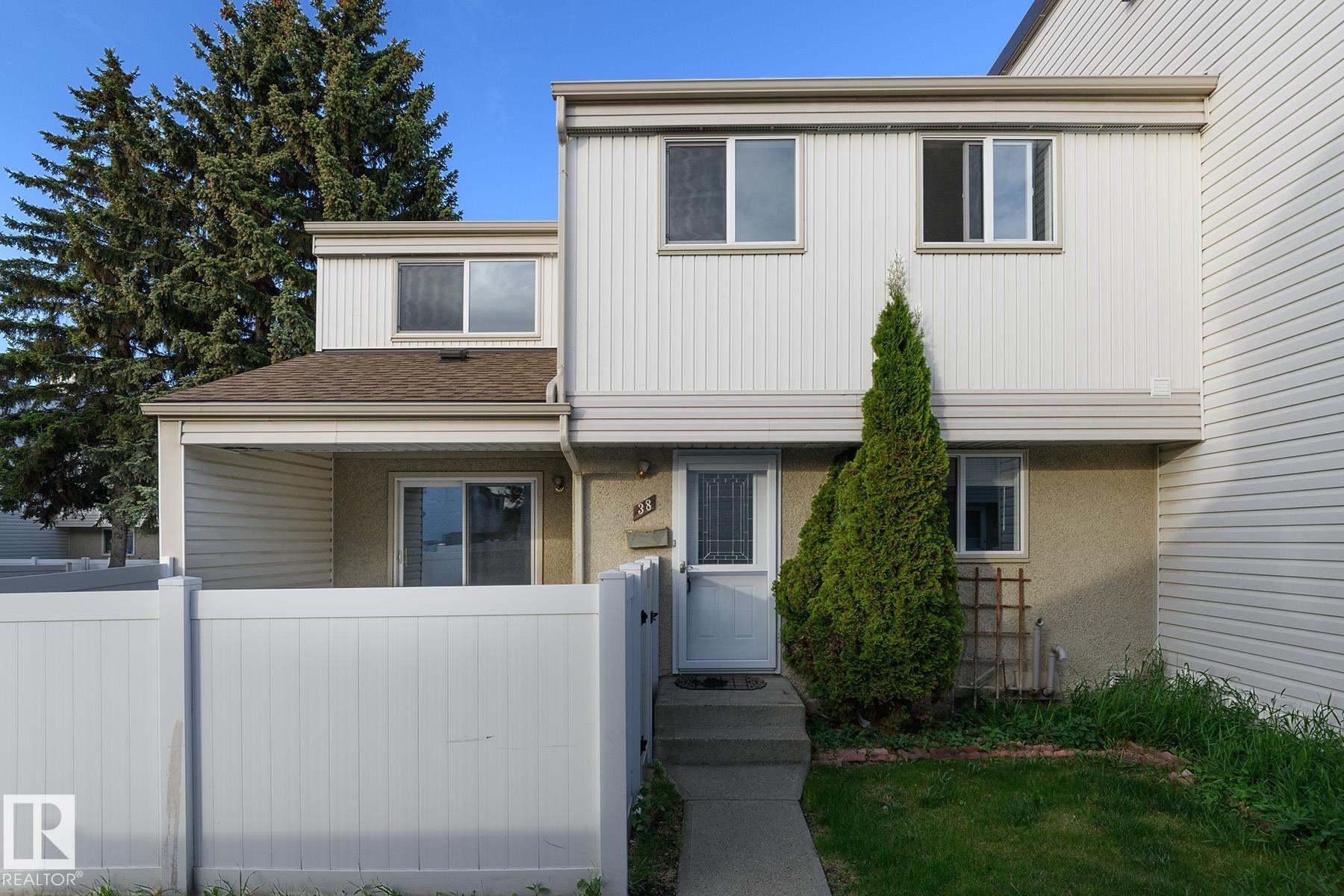 Second View of 38 WOODVALE Village, Greenview (Edmonton), Edmonton, Alberta, T6L 1W2