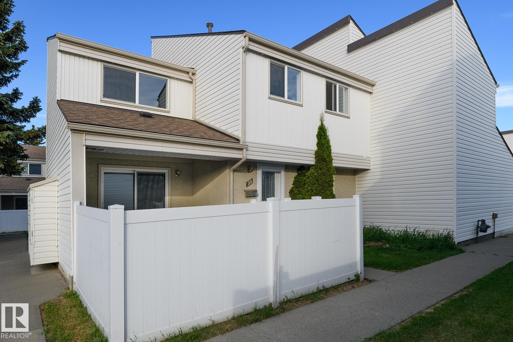 Third View of 38 WOODVALE Village, Greenview (Edmonton), Edmonton, Alberta, T6L 1W2
