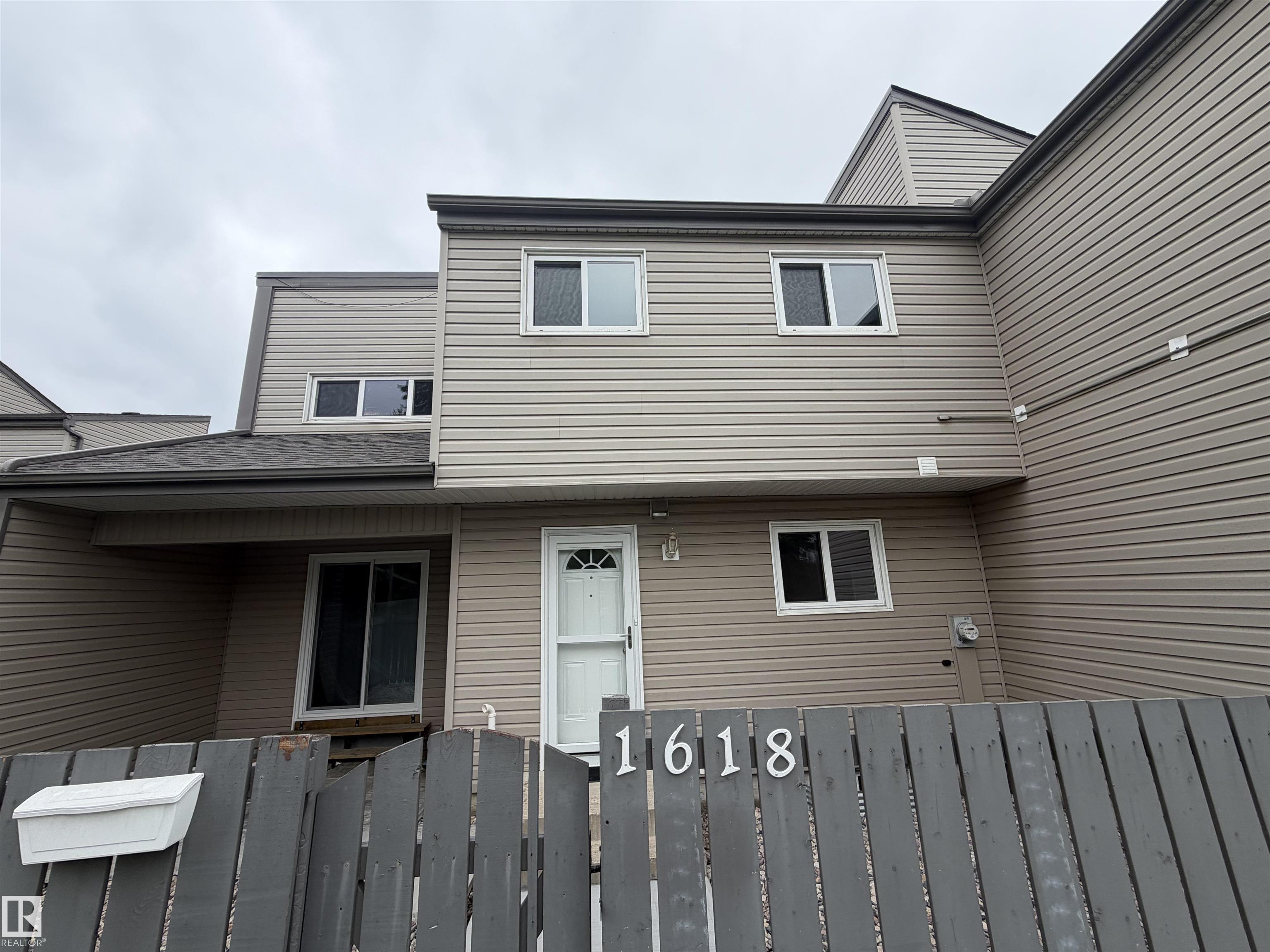 Second View of 1618 Lakewood Road W, Meyonohk, Edmonton, Alberta, T6K 3H4