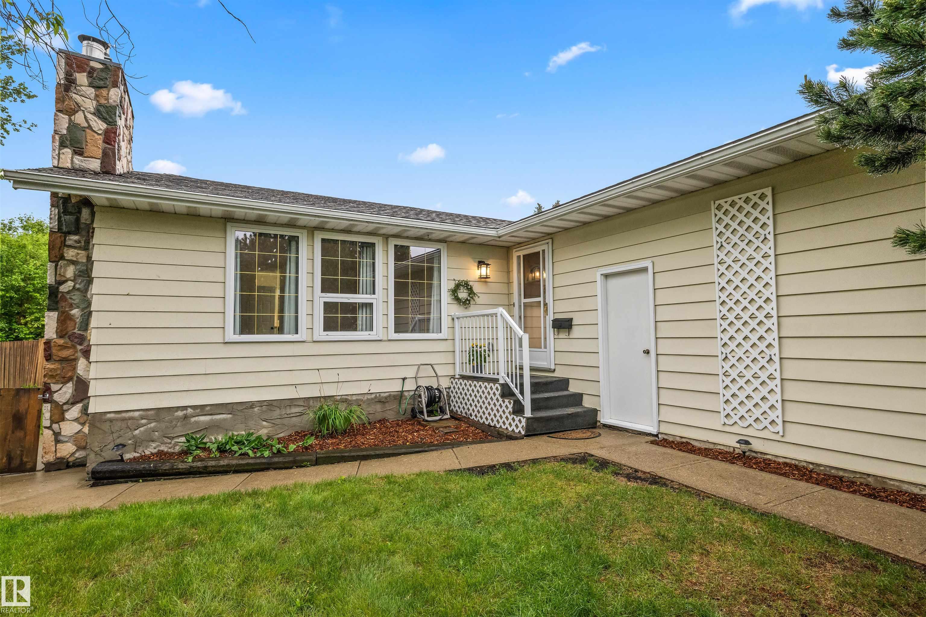 Second View of 4 BENNETT Place, Braeside, St. Albert, Alberta, T8N 2K2