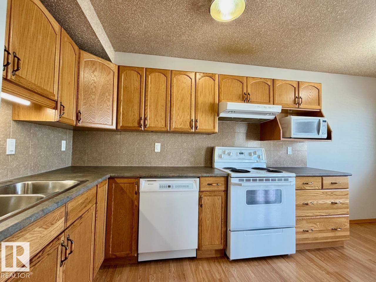 Fifth View of 8 5024 50 Avenue, Drayton Valley, Drayton Valley, Alberta, T7A 1J7