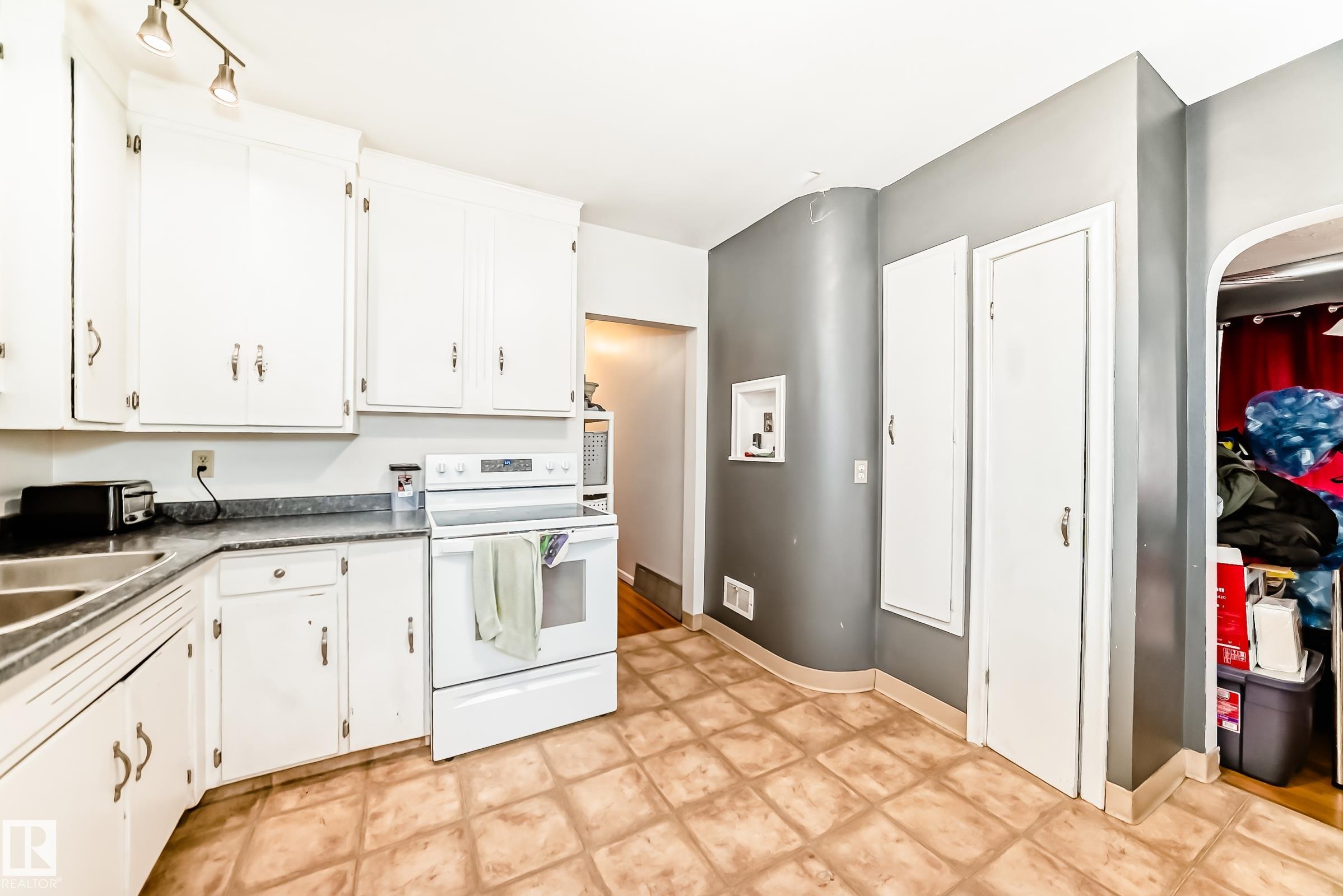 Fourth View of 10958 65 Avenue, Parkallen (Edmonton), Edmonton, Alberta, T6H 4R6