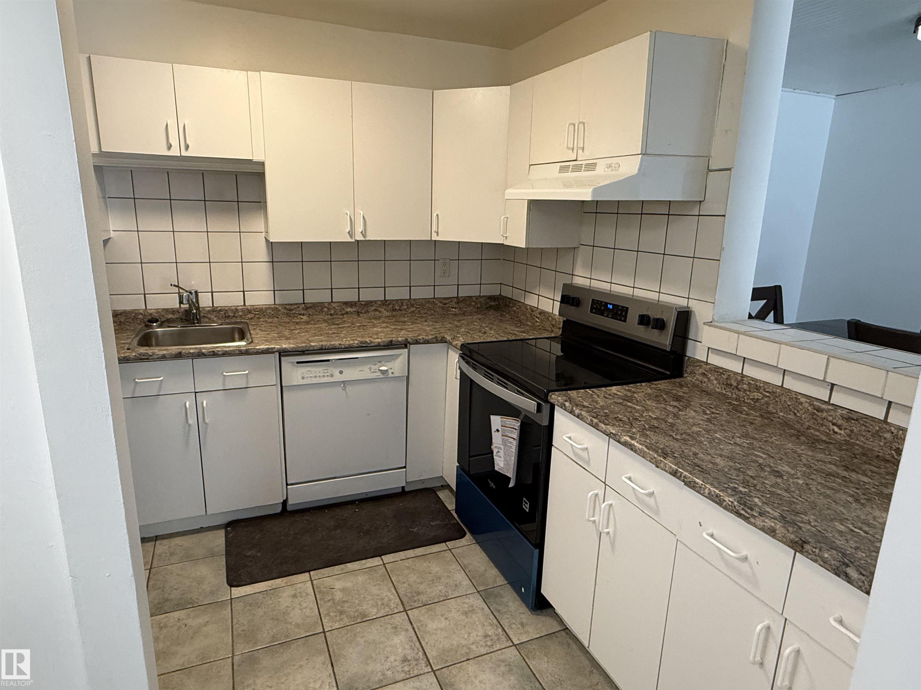 Fifth View of 14537 121 Street, Caernarvon, Edmonton, Alberta, T5X 2S2