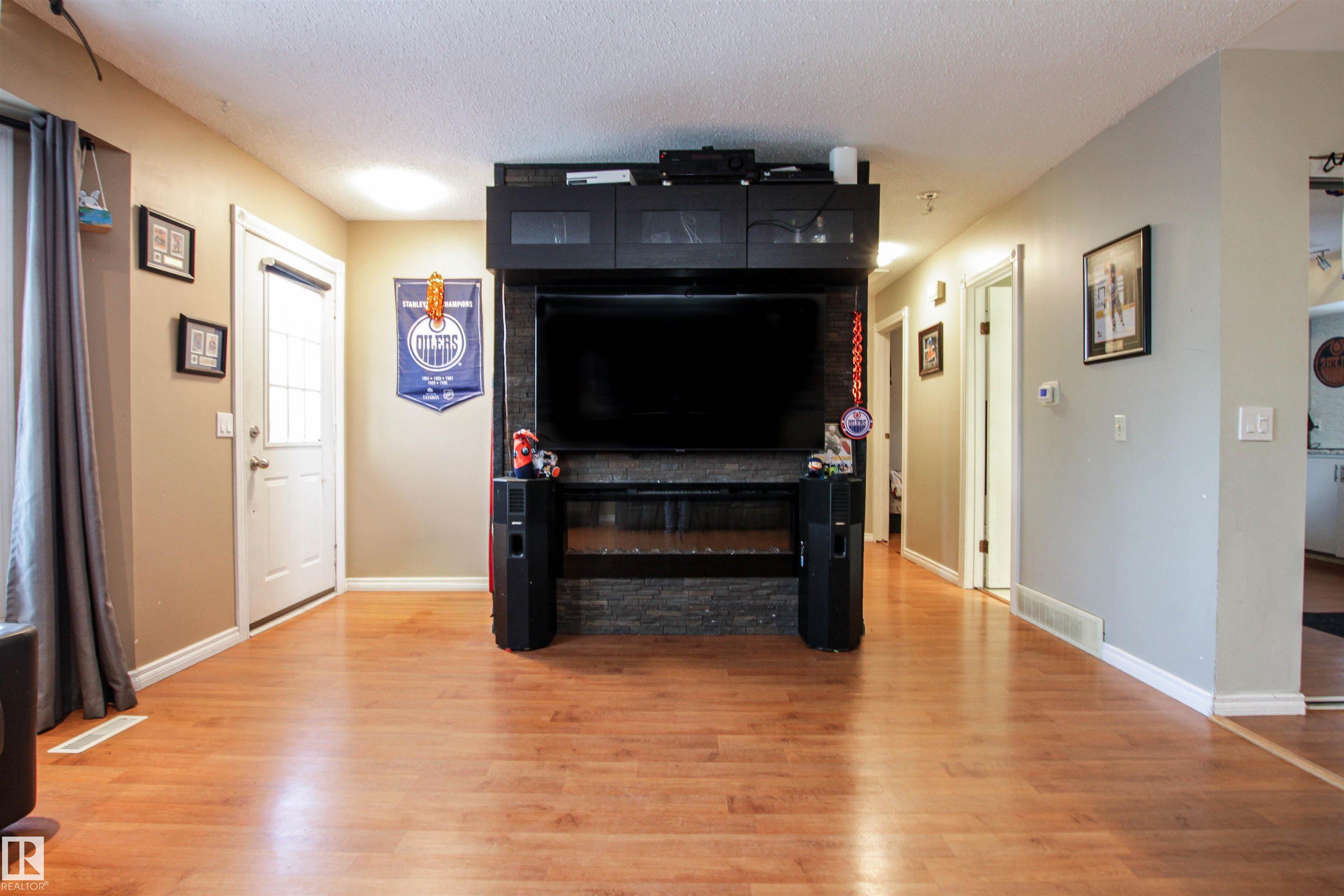 Fourth View of 2415 49A Street, Weinlos, Edmonton, Alberta, T6L 3X2