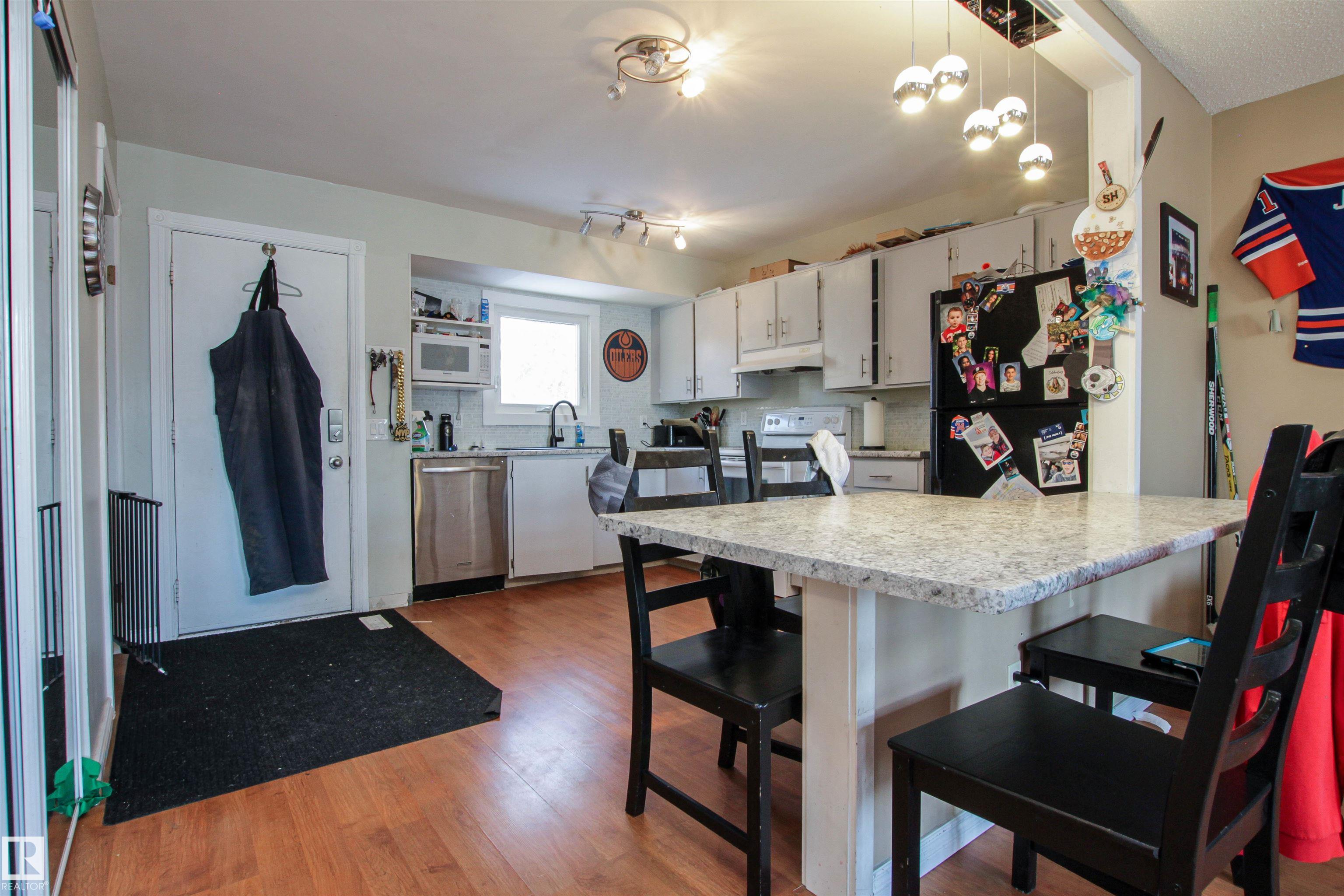 Fifth View of 2415 49A Street, Weinlos, Edmonton, Alberta, T6L 3X2