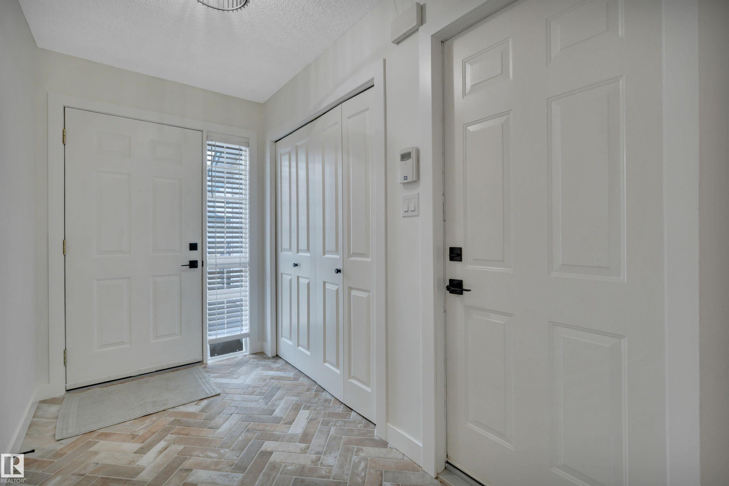 Fourth View of 9 843 YOUVILLE Drive, Tawa, Edmonton, Alberta, T6L 6X8