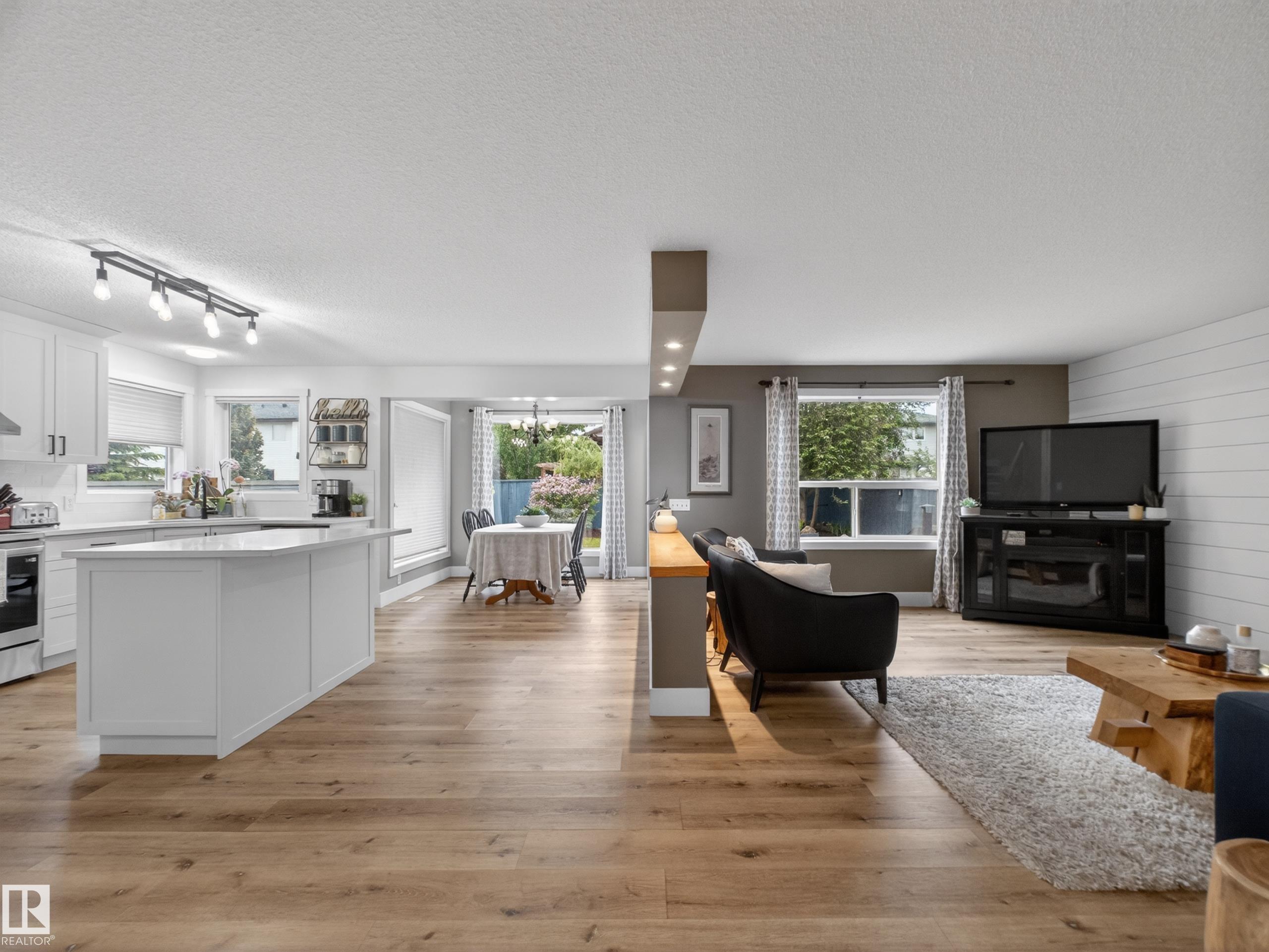 611 MEADOWVIEW Crescent, E4493505, Alberta,