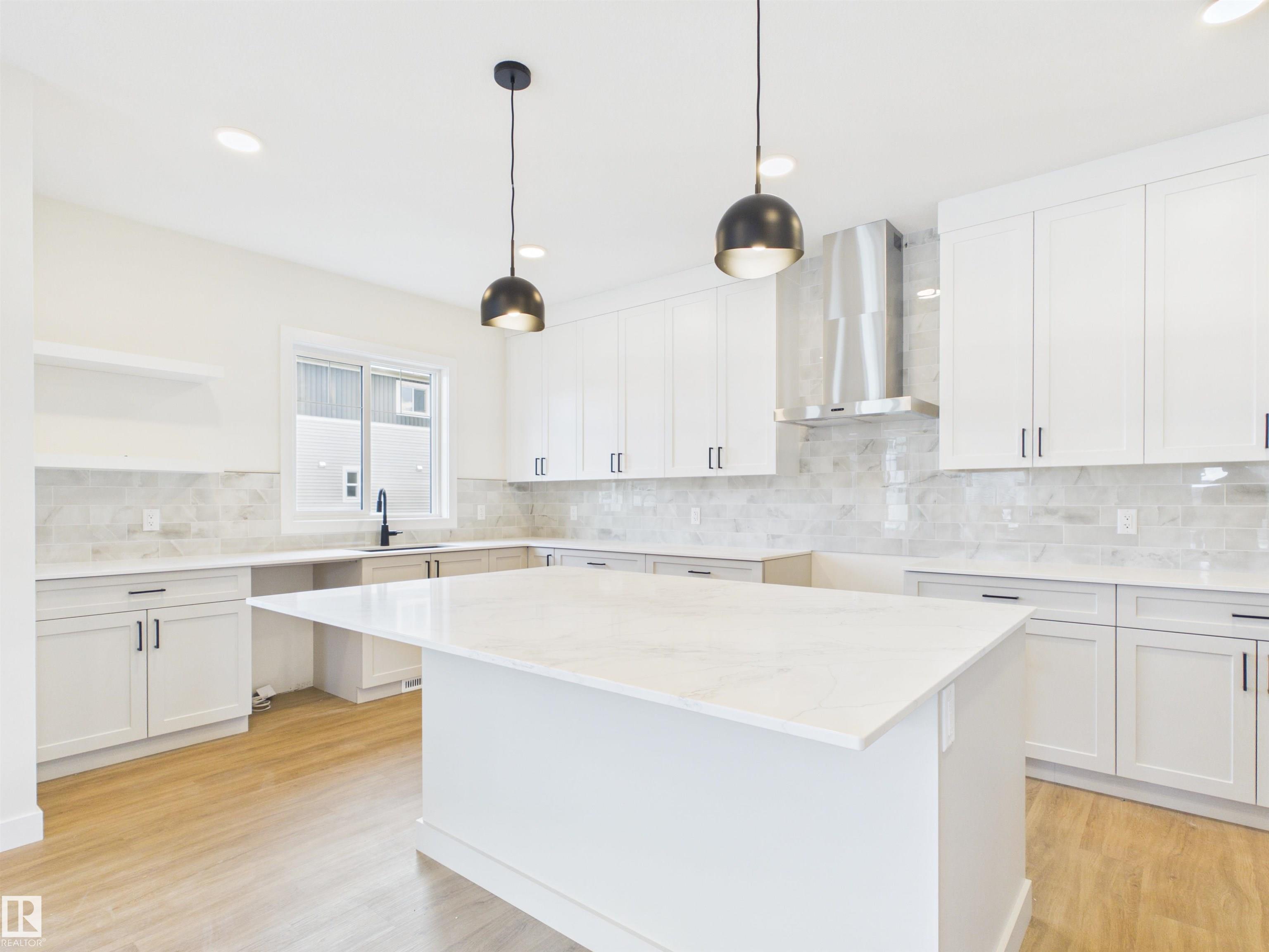 194 CALEDON Crescent, E4494457, Alberta,