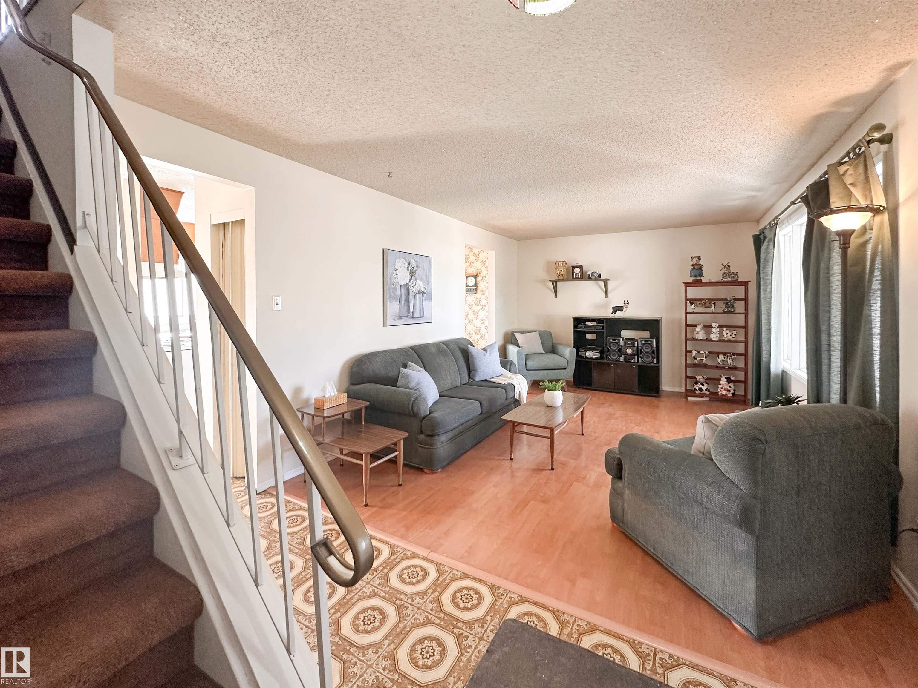 Third View of 1 FOREST Drive, Forest Lawn (St. Albert), St. Albert, Alberta, T8N 1W9