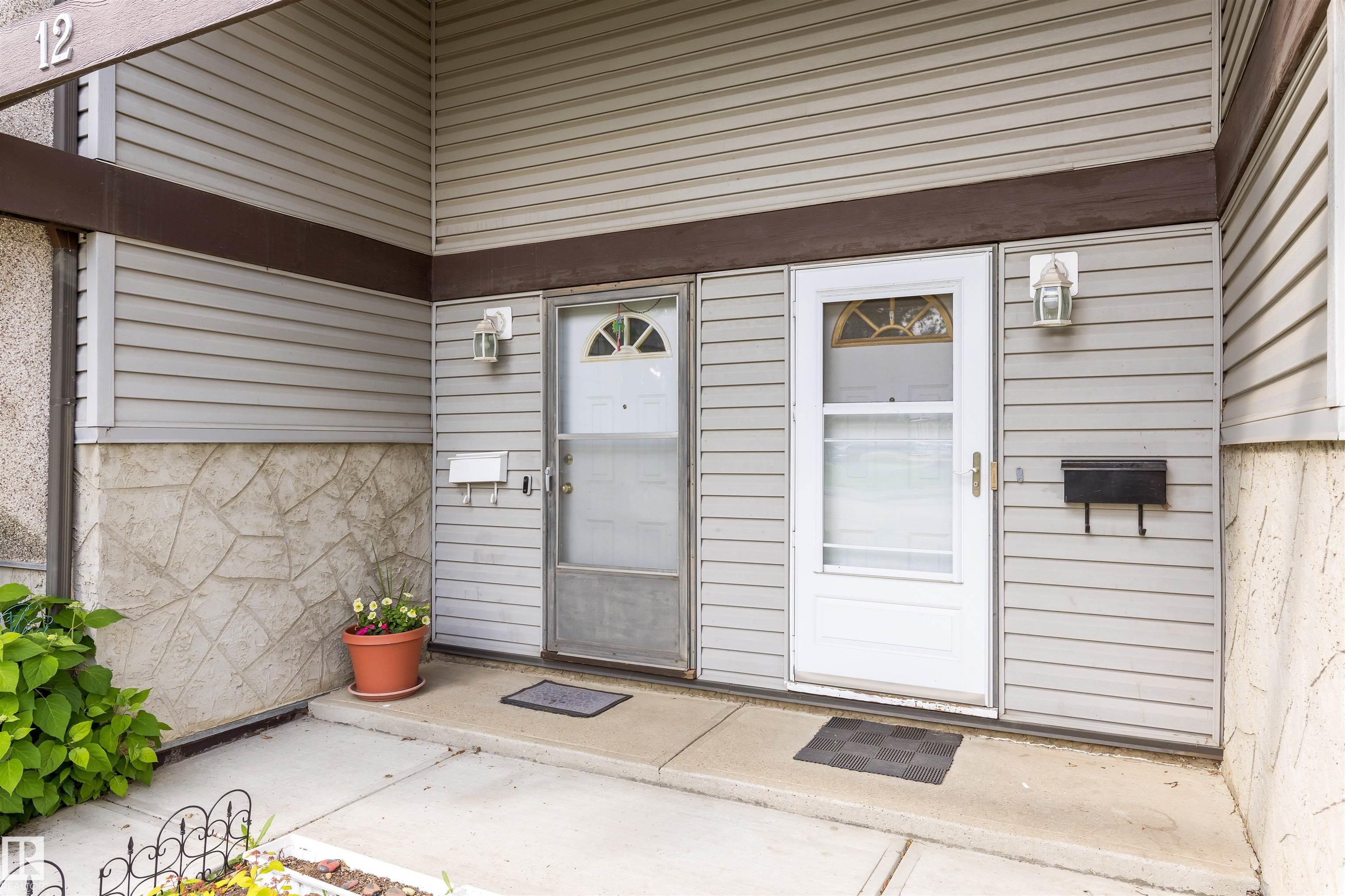 Fourth View of 11 NORTHWOODS Village, Caernarvon, Edmonton, Alberta, T5X 1T2