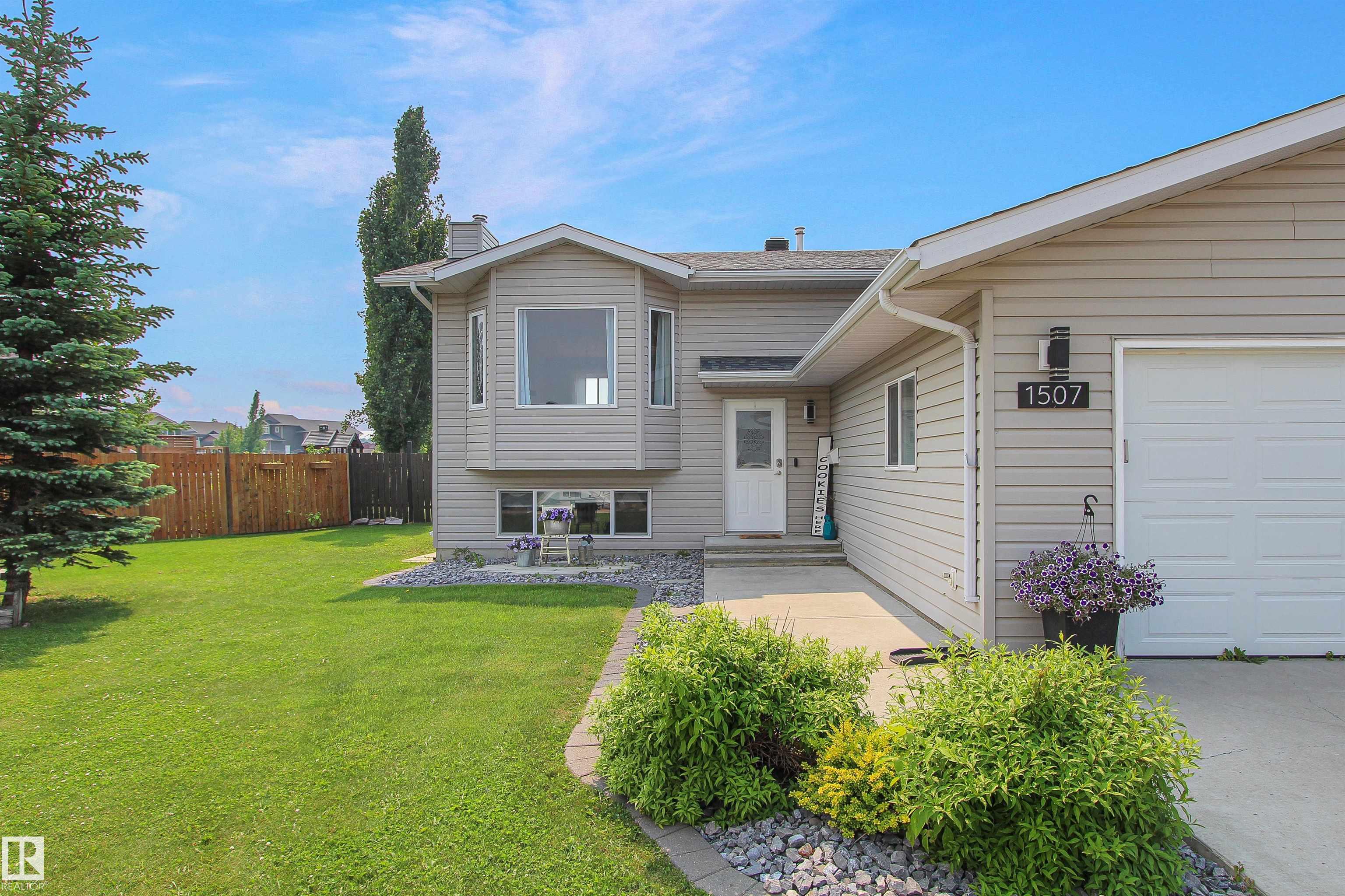 Second View of 1507 LAKERIDGE Close, Lakeridge Estates, Cold Lake, Alberta, T9M 1K9