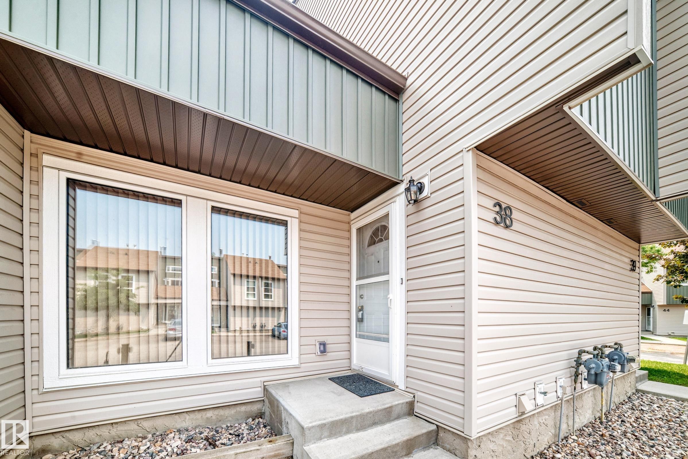 Third View of 38 2020 105 Street, Keheewin, Edmonton, Alberta, T6J 5J2