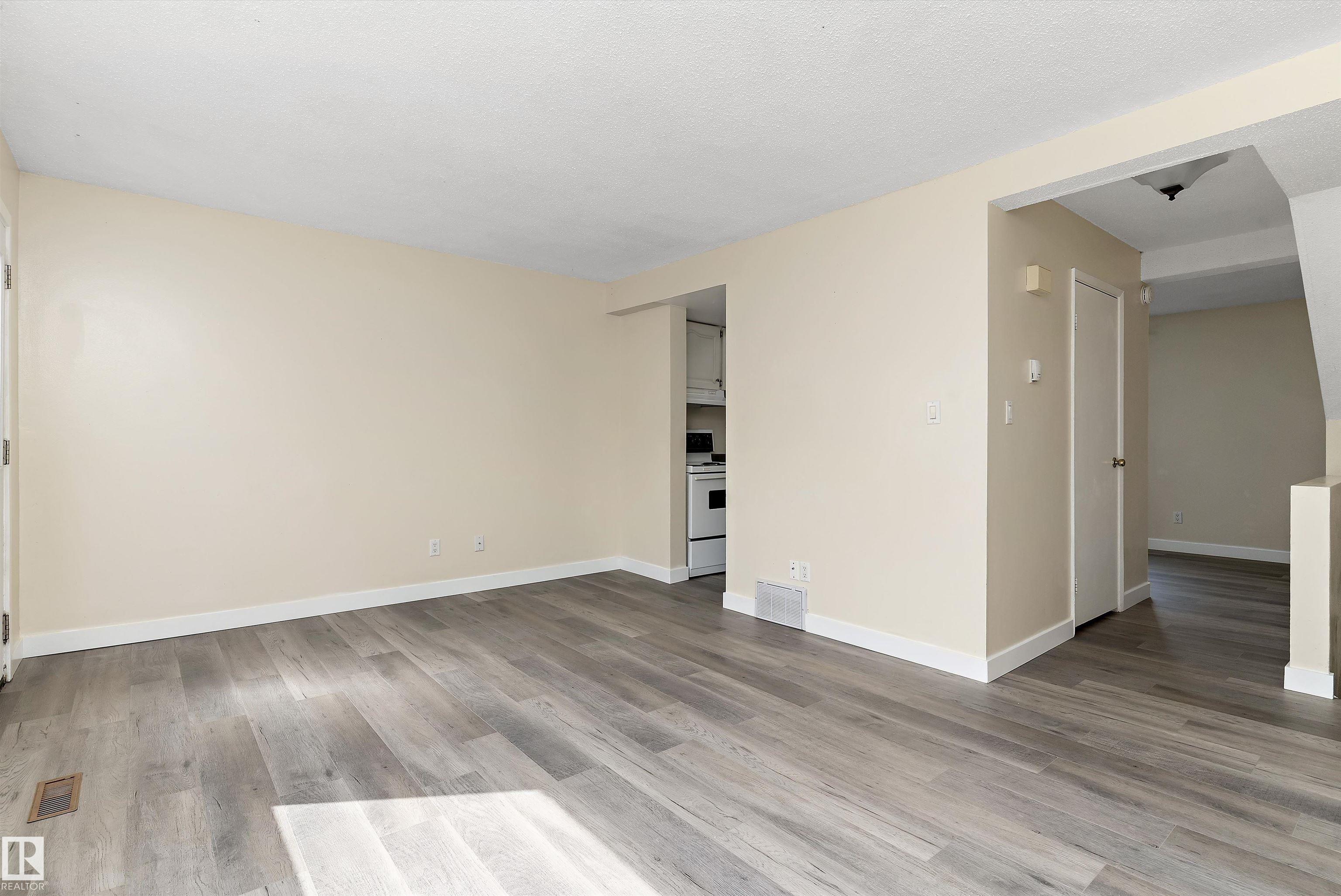 Fifth View of 899 Abbotsfield Road NW, Abbottsfield, Edmonton, Alberta, T5W 4R4