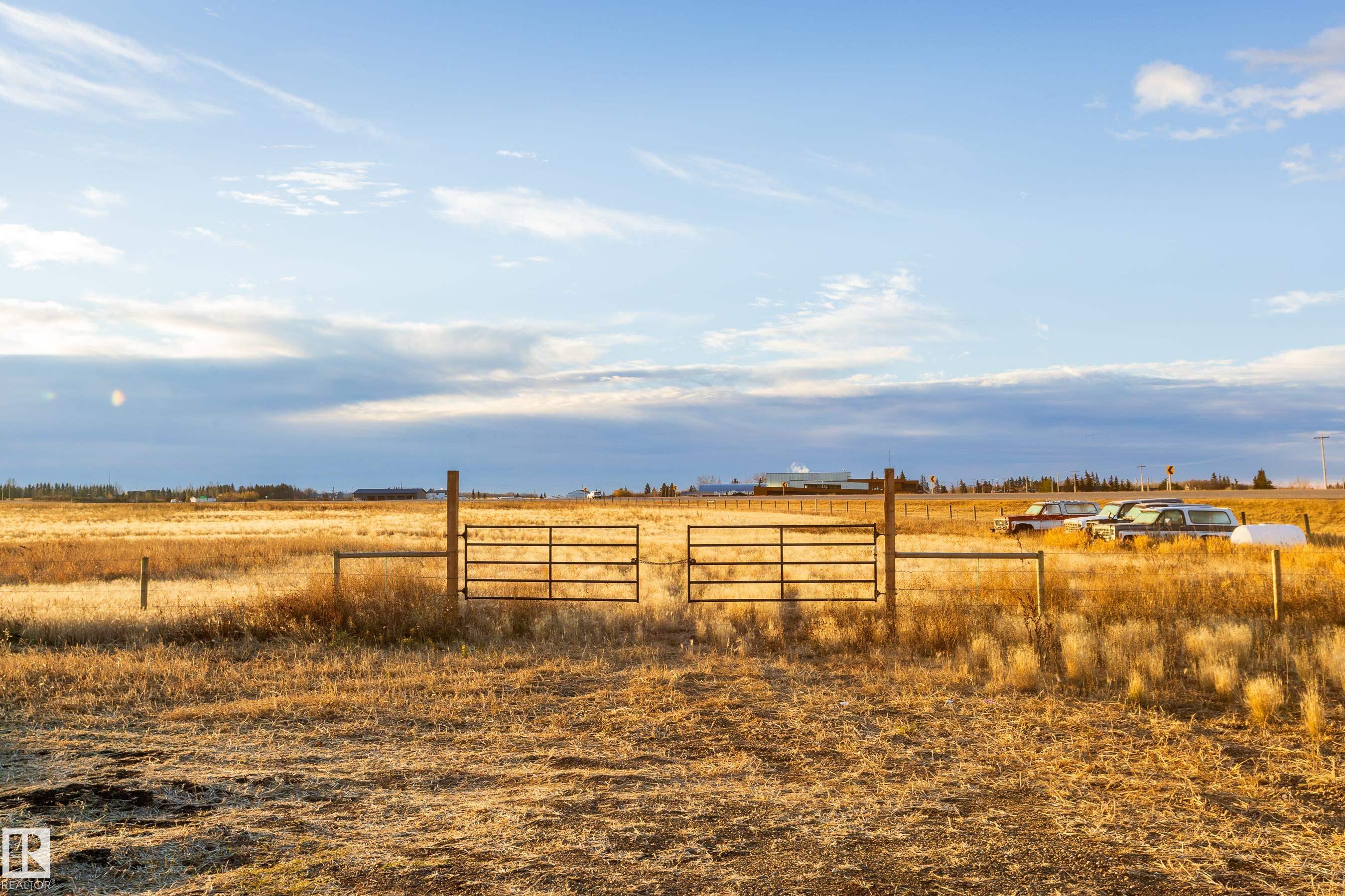 Fifth View of Hwy 44 RR 265, None, Rural Sturgeon County, Alberta, T8R 0J3