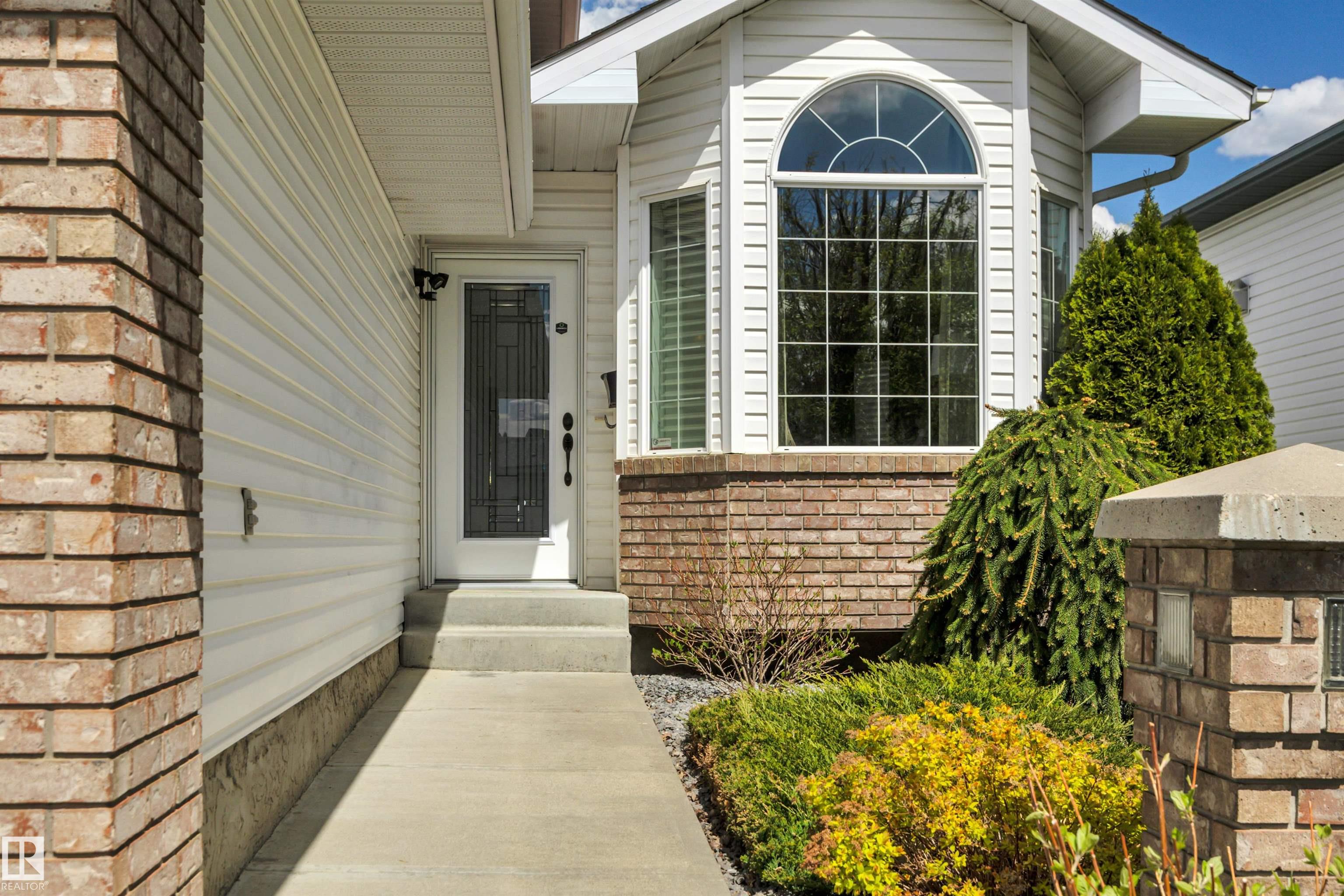 Fourth View of 117 HOLLICK-KENYON Way, Hollick-Kenyon, Edmonton, Alberta, T5Y 2T4