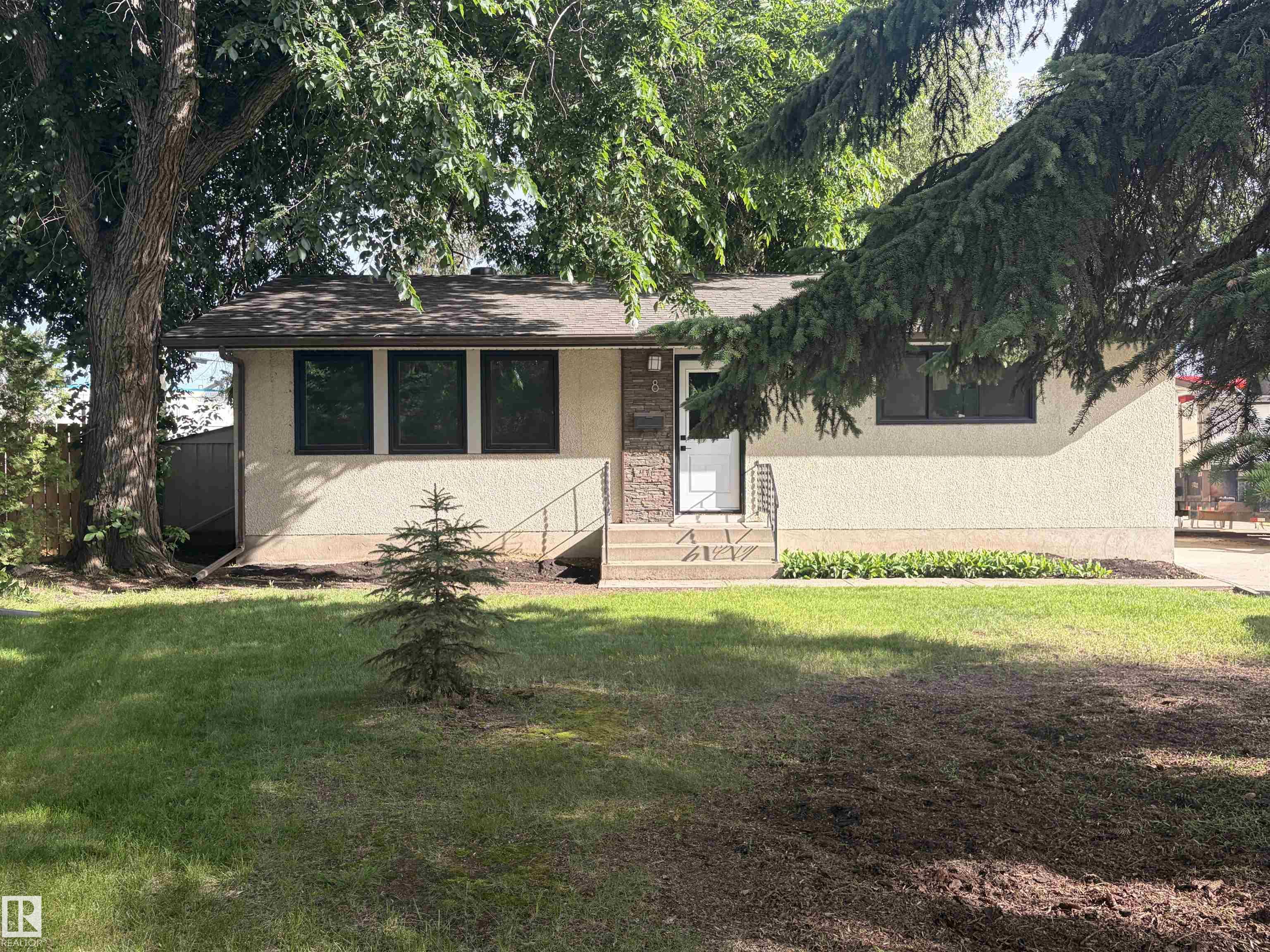 8 SAVOY Place, E4497379, Alberta,