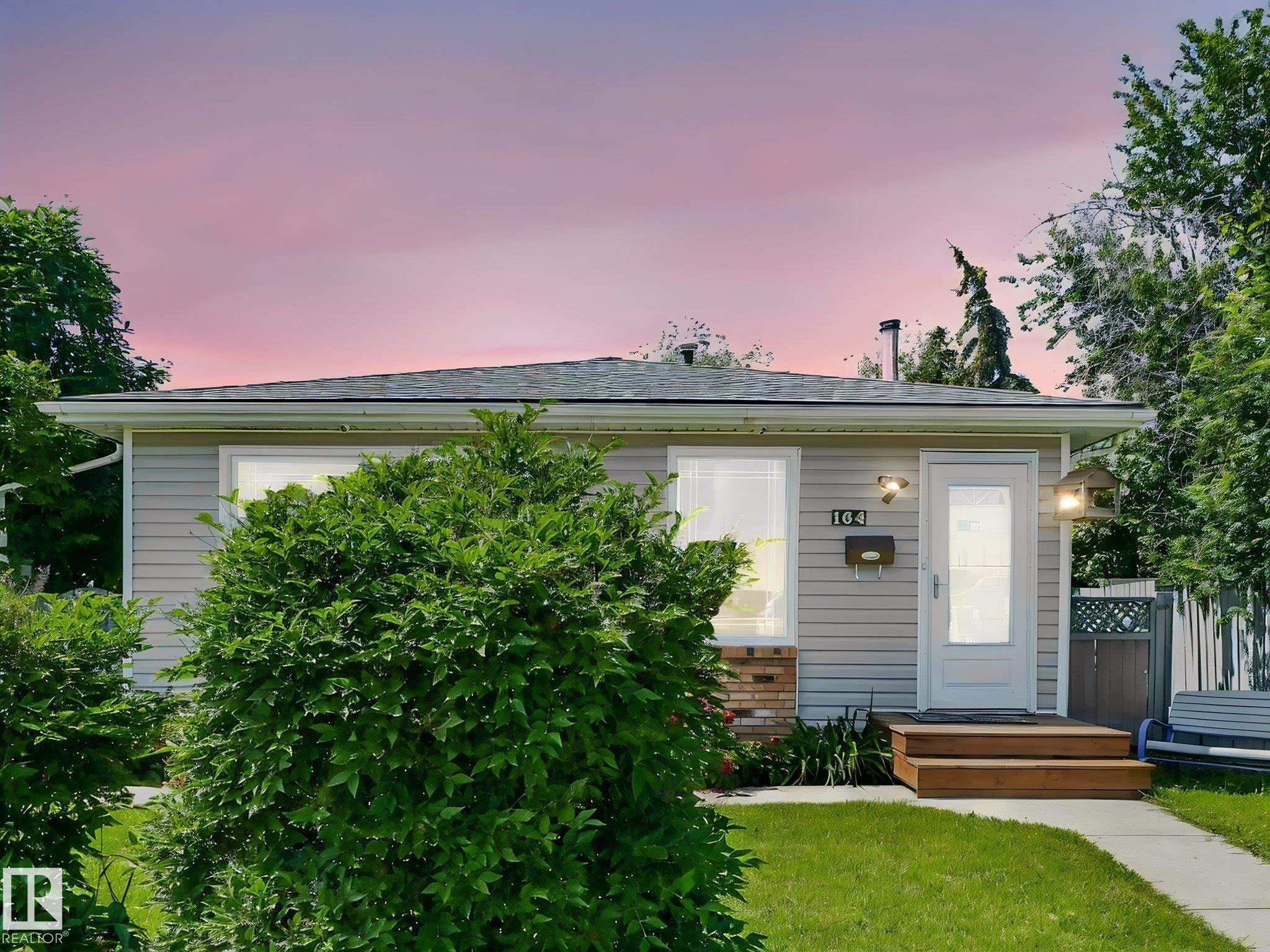 Second View of 164 WARWICK Road, Dunluce, Edmonton, Alberta, T5X 4P8