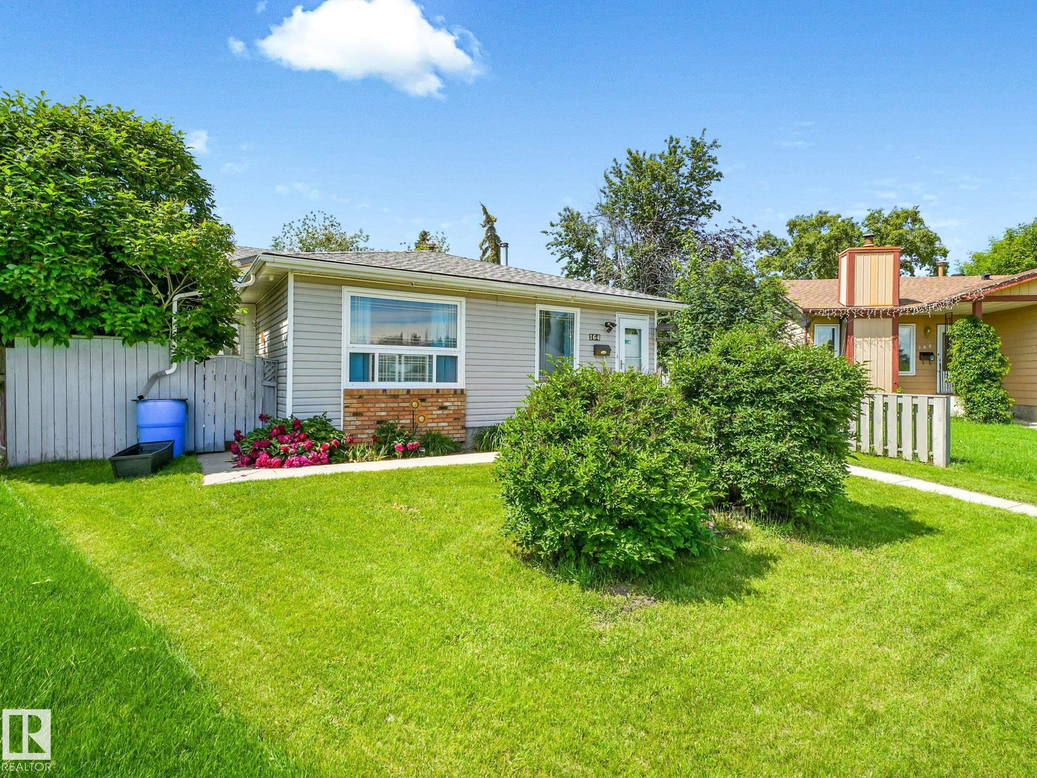 Third View of 164 WARWICK Road, Dunluce, Edmonton, Alberta, T5X 4P8
