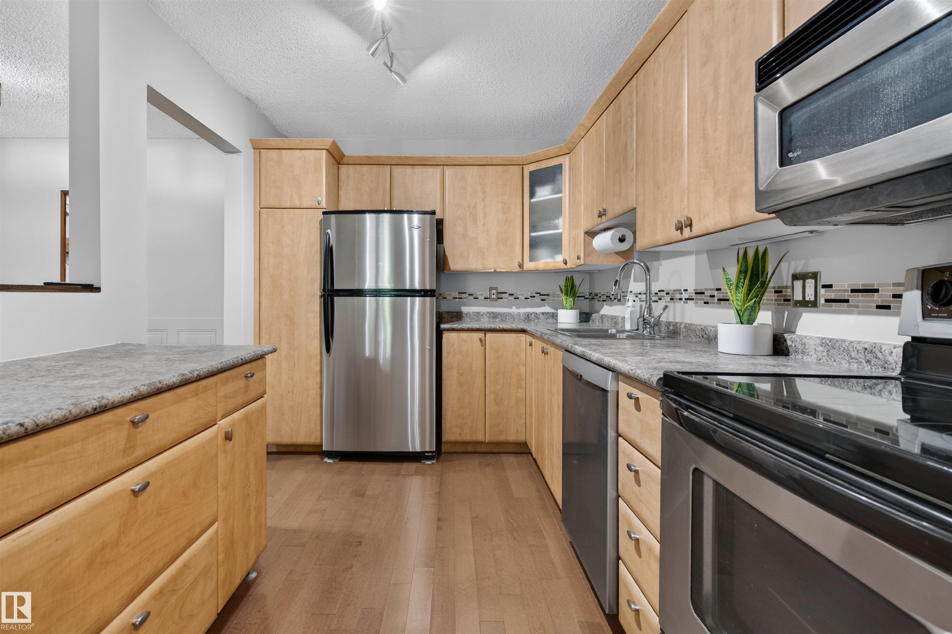 Fifth View of 302 11020 19 Avenue, Keheewin, Edmonton, Alberta, T6J 6P5